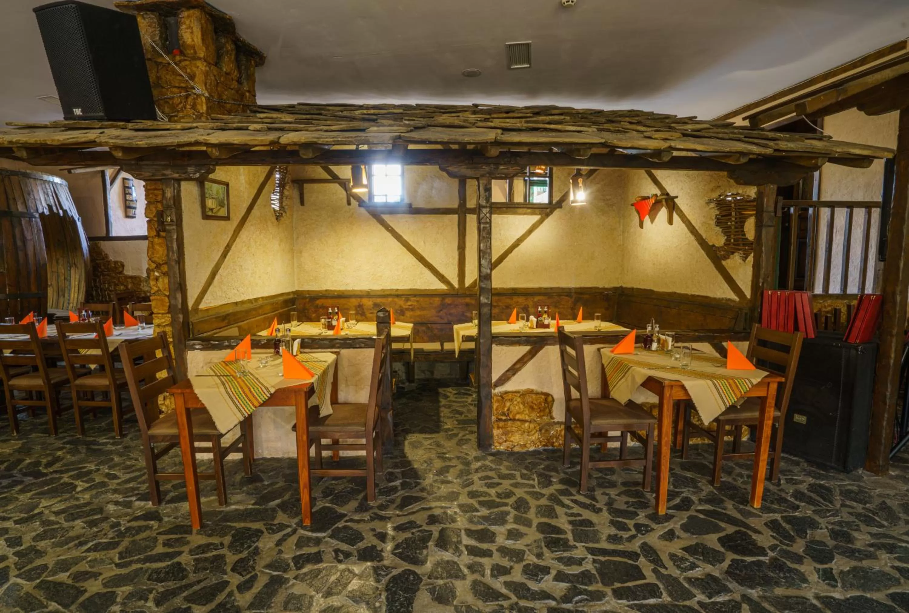Restaurant/Places to Eat in Troyan Plaza Hotel