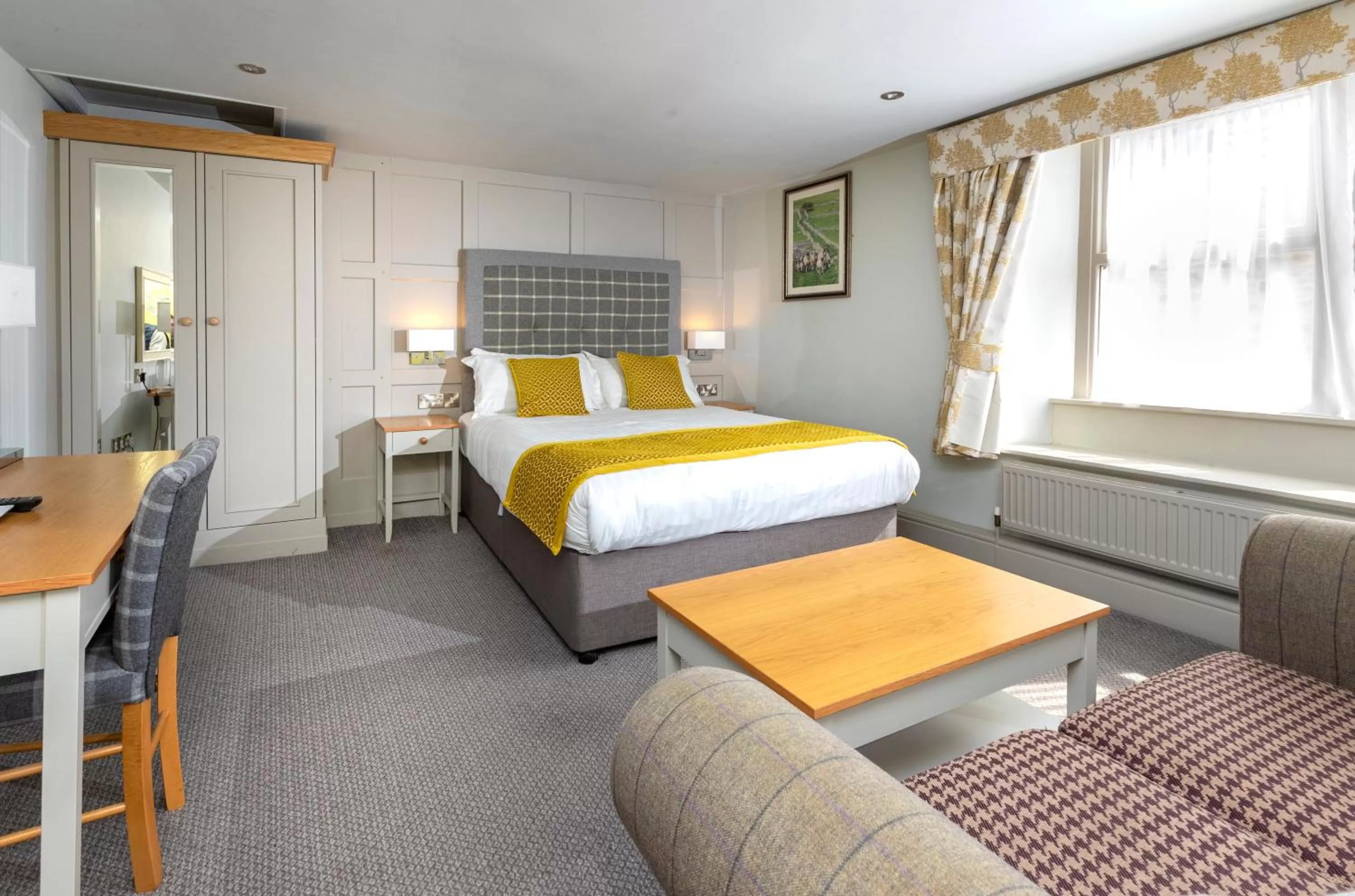 Bedroom, Bed in The Woolly Sheep Inn