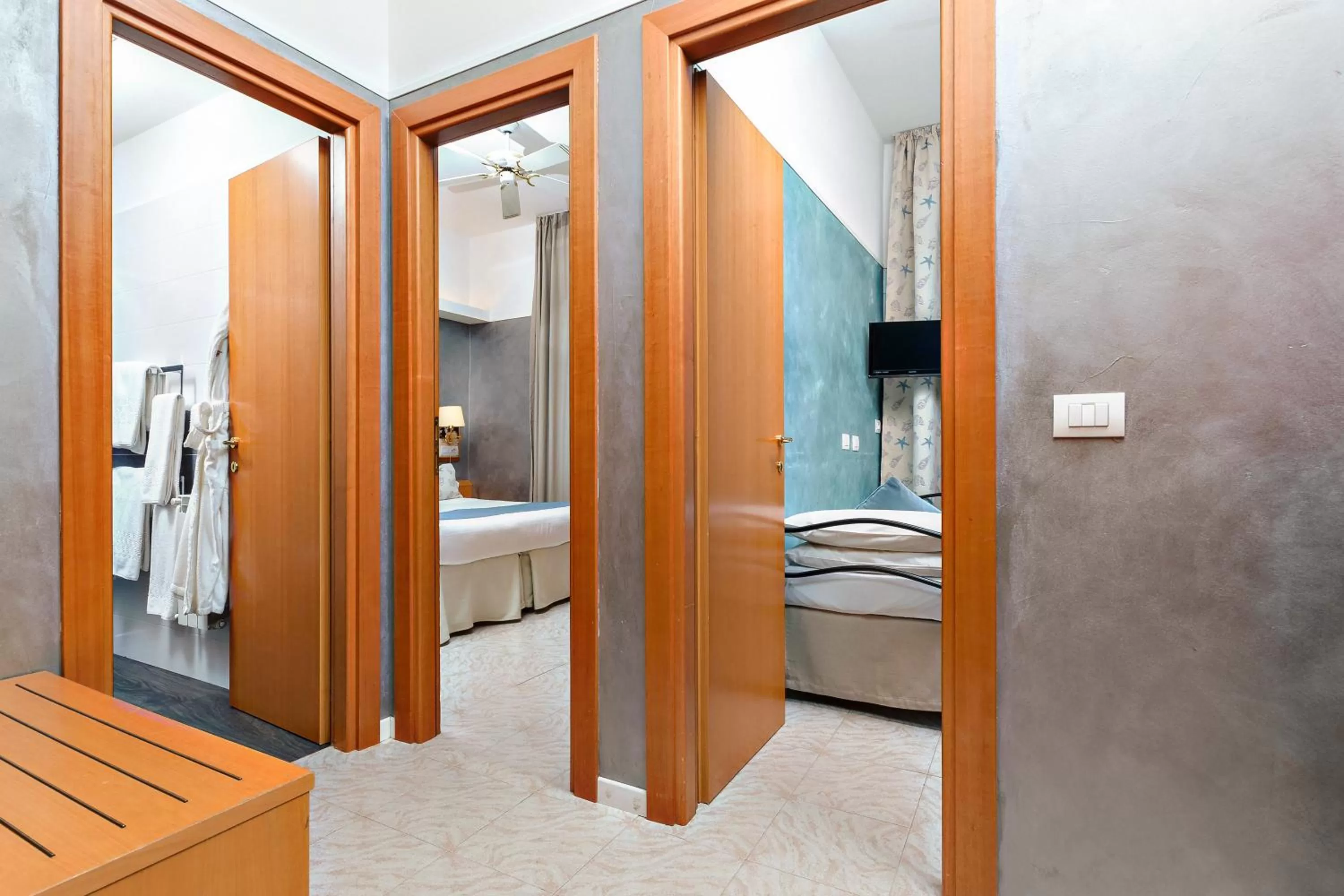 Bathroom, Bed in Hotel Monte Rosa