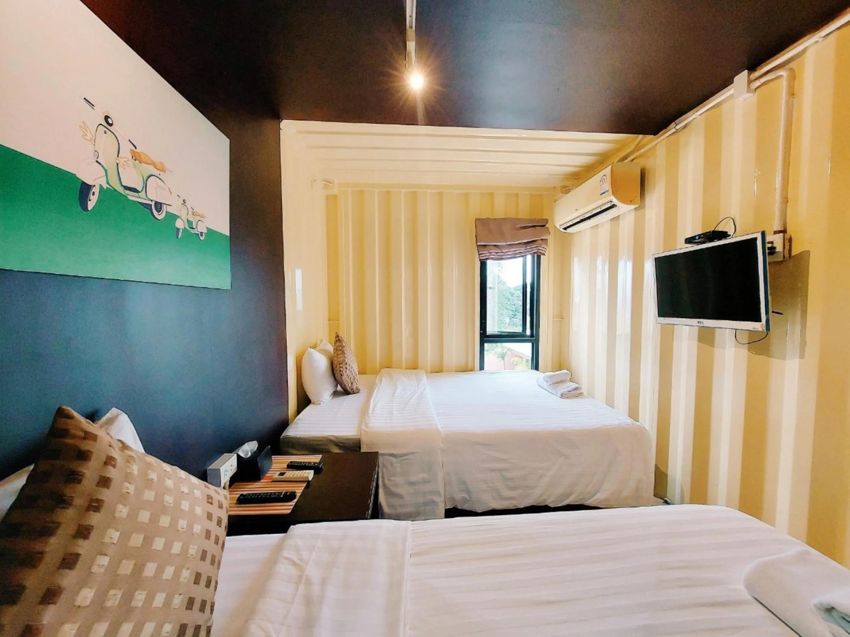 Bedroom, Bed in Retro Box Hotel Chumphon