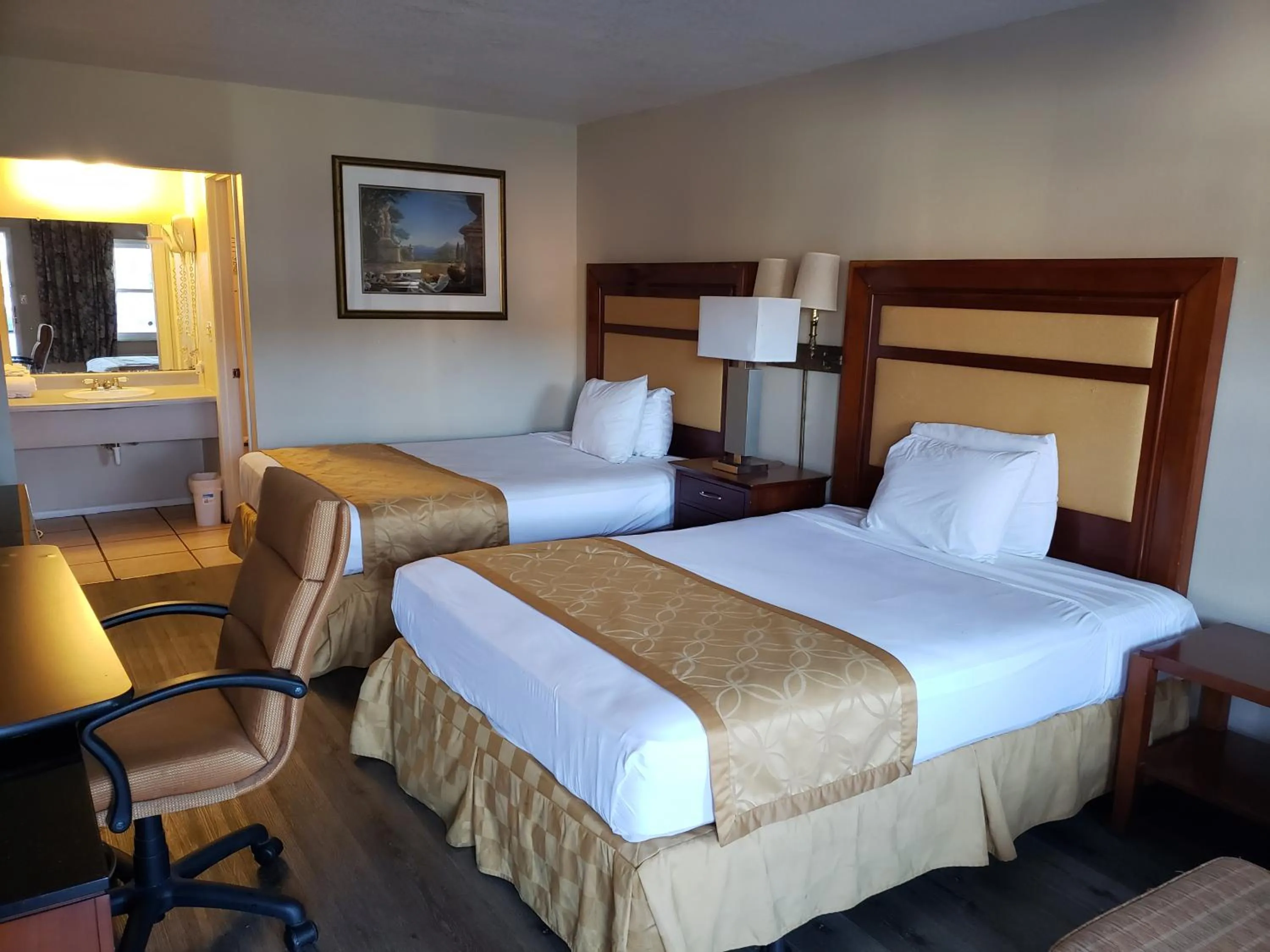 Bed in Knights Inn Kissimmee