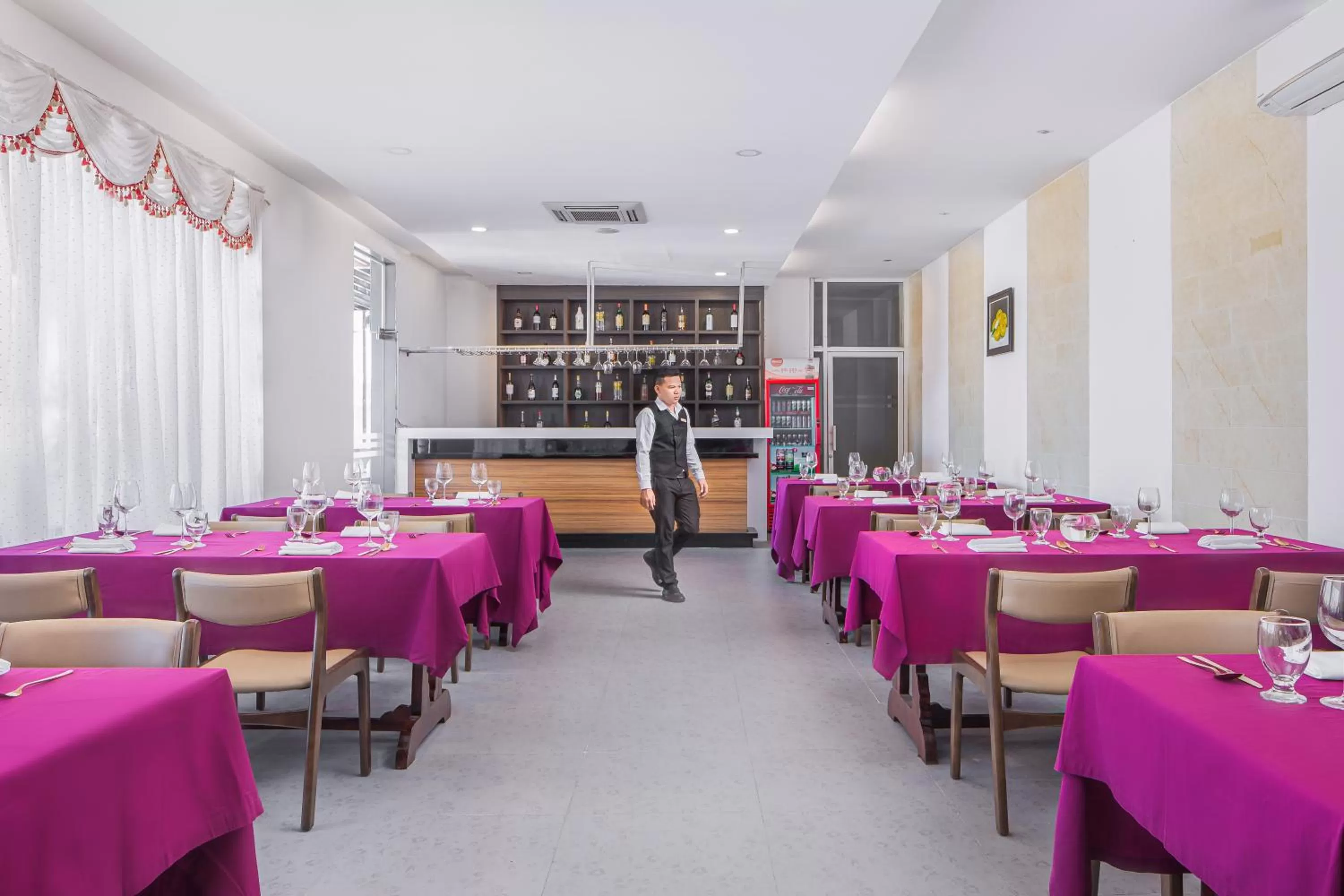 Restaurant/places to eat in Altos Hotel