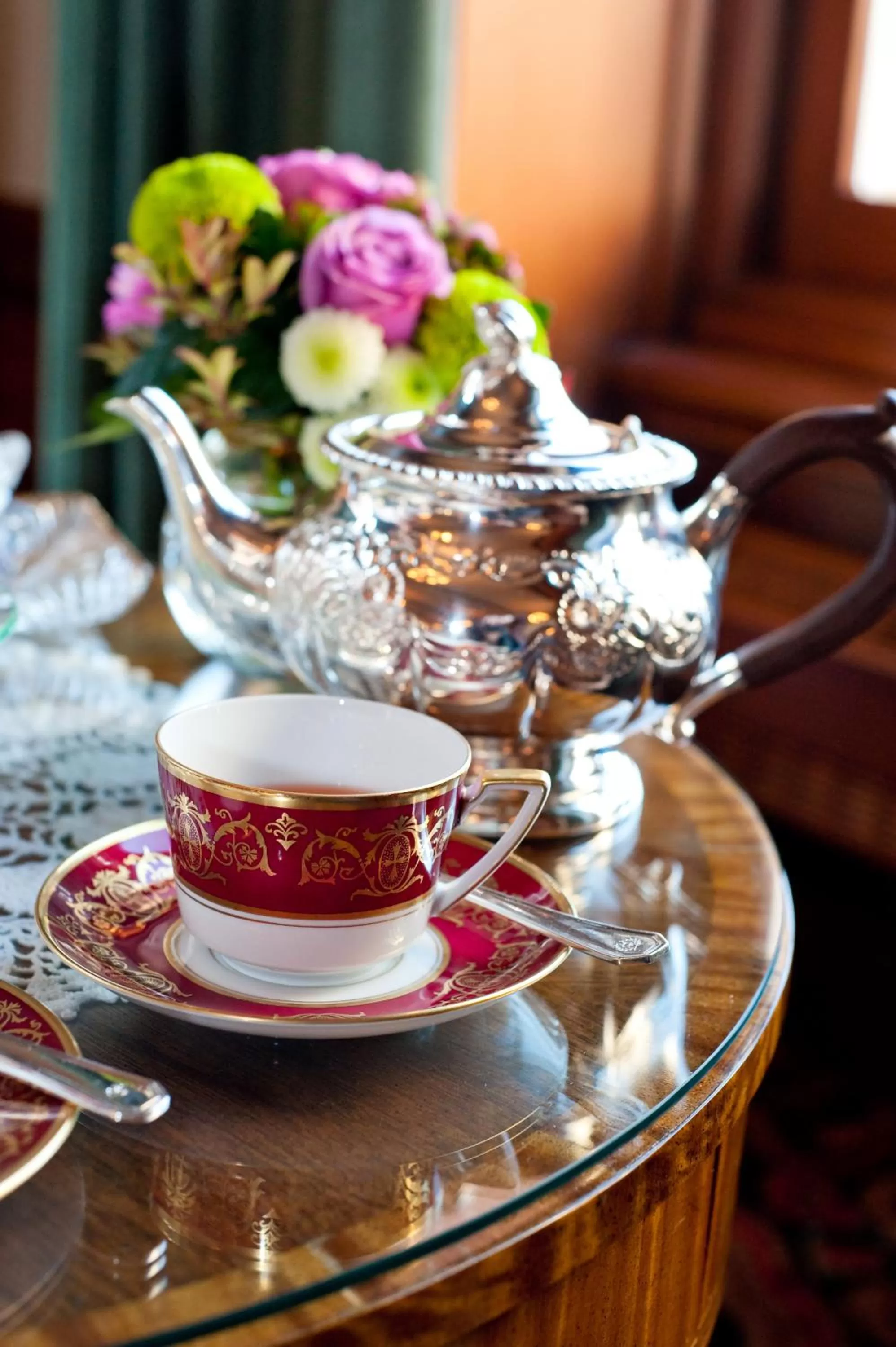 Drinks in The Inn at the Union Club of British Columbia