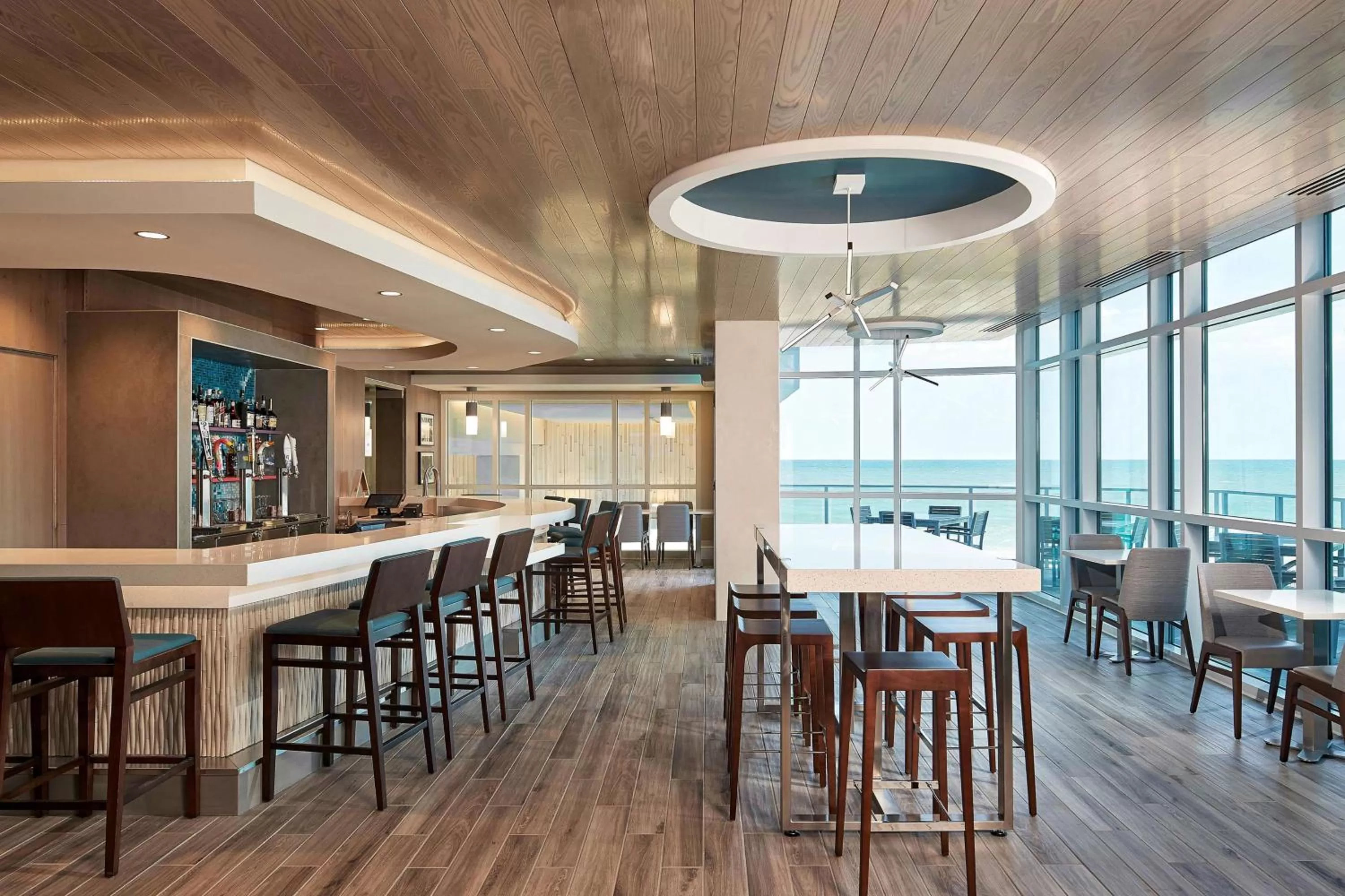 Lounge or bar in Hilton Grand Vacations Club Ocean Enclave Myrtle Beach