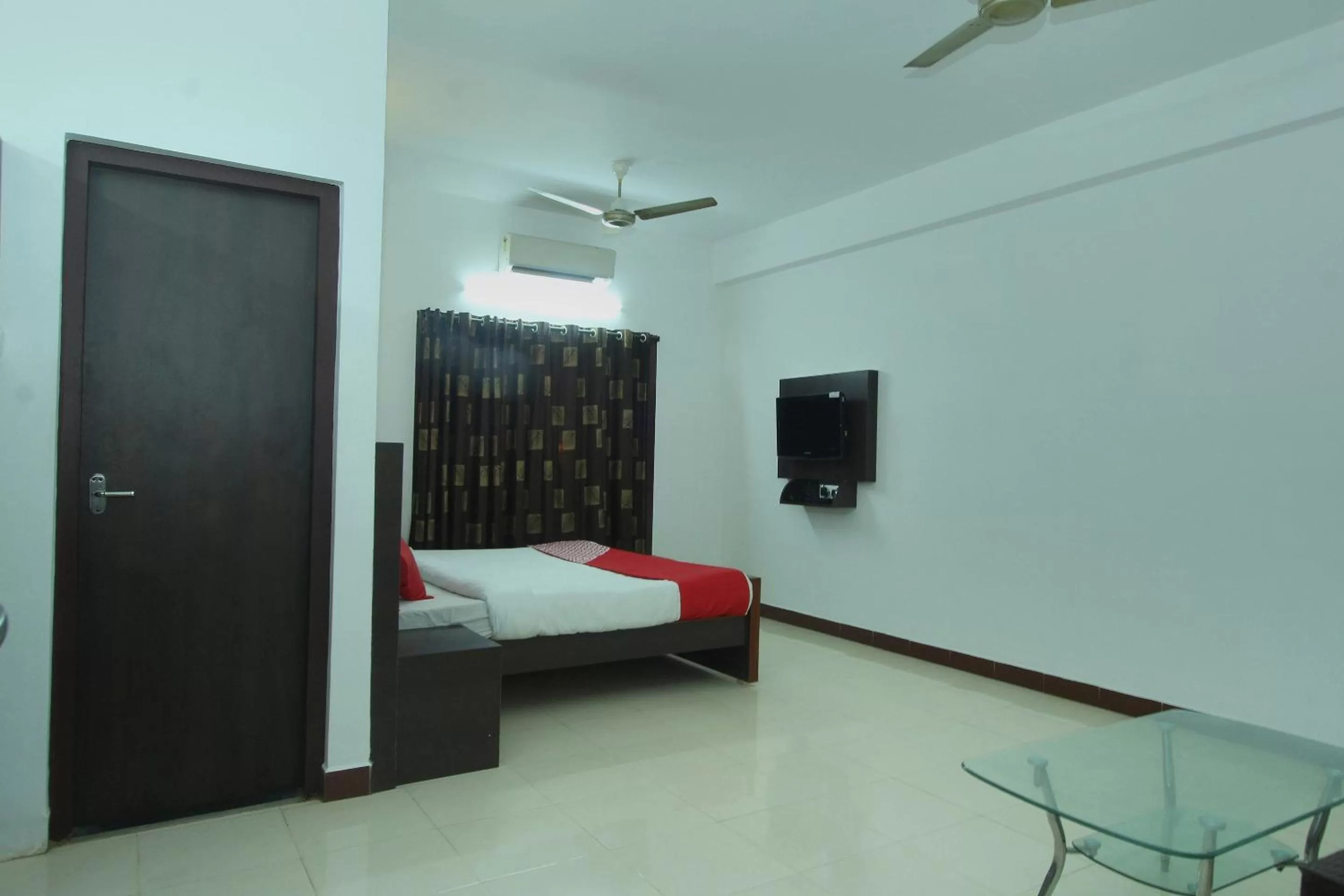 TV and multimedia, Bed in Lake View Hotel