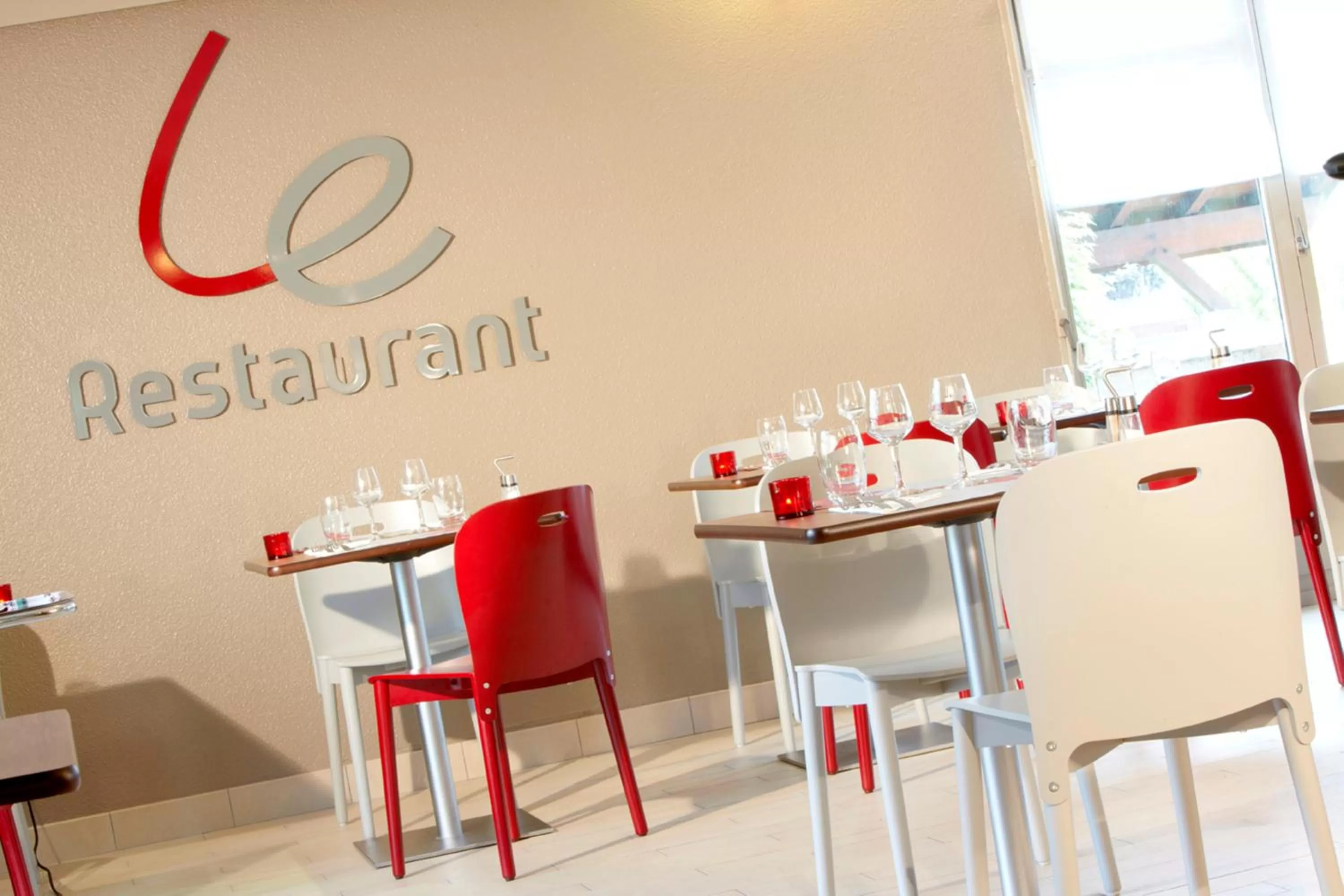 Restaurant/places to eat in Campanile Hendaye