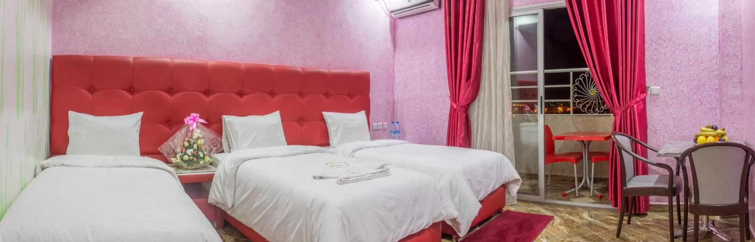 Bed in Hôtel Hadaik Ain Asserdoune