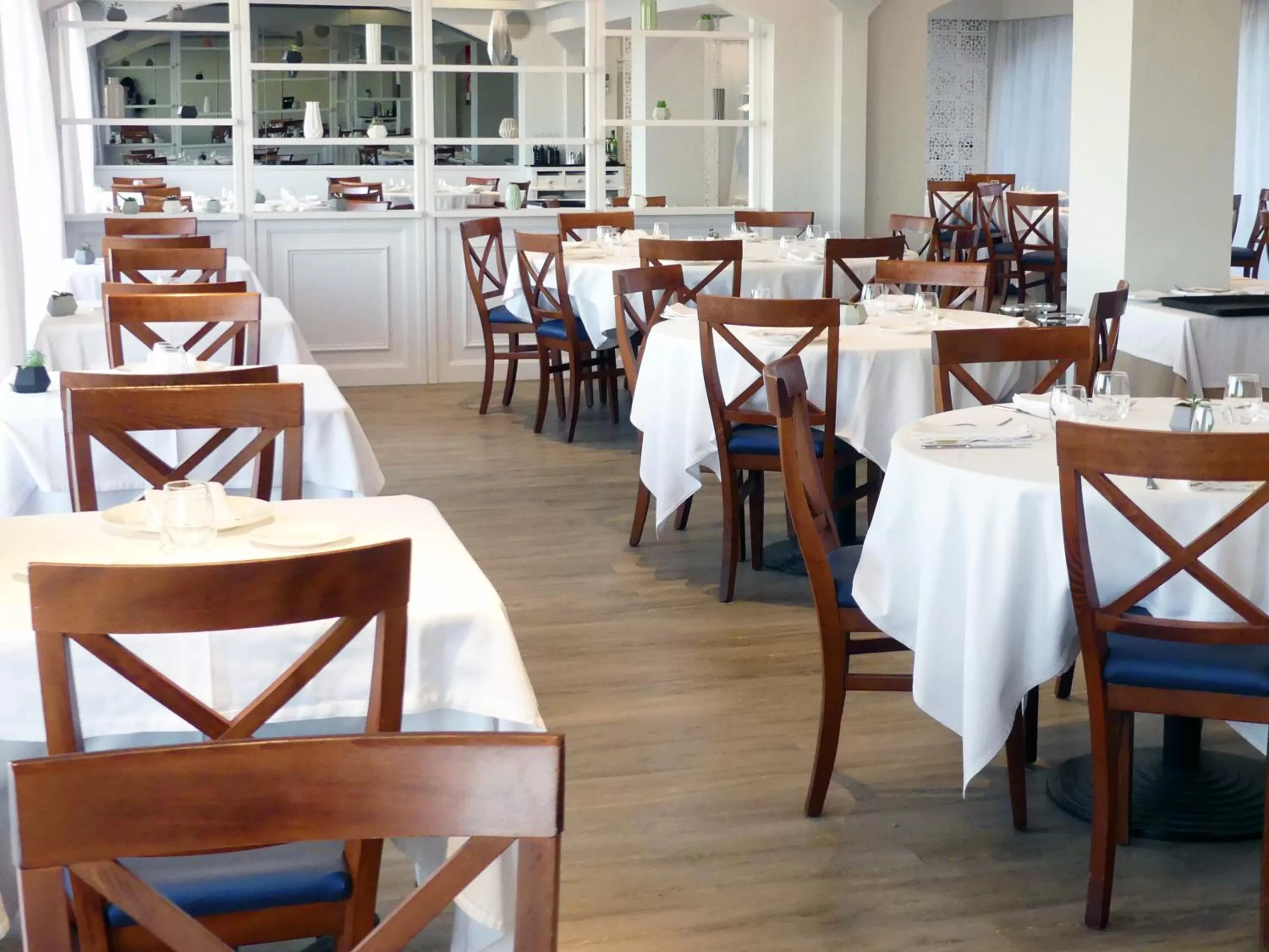 Restaurant/places to eat in Gran Sol Hotel