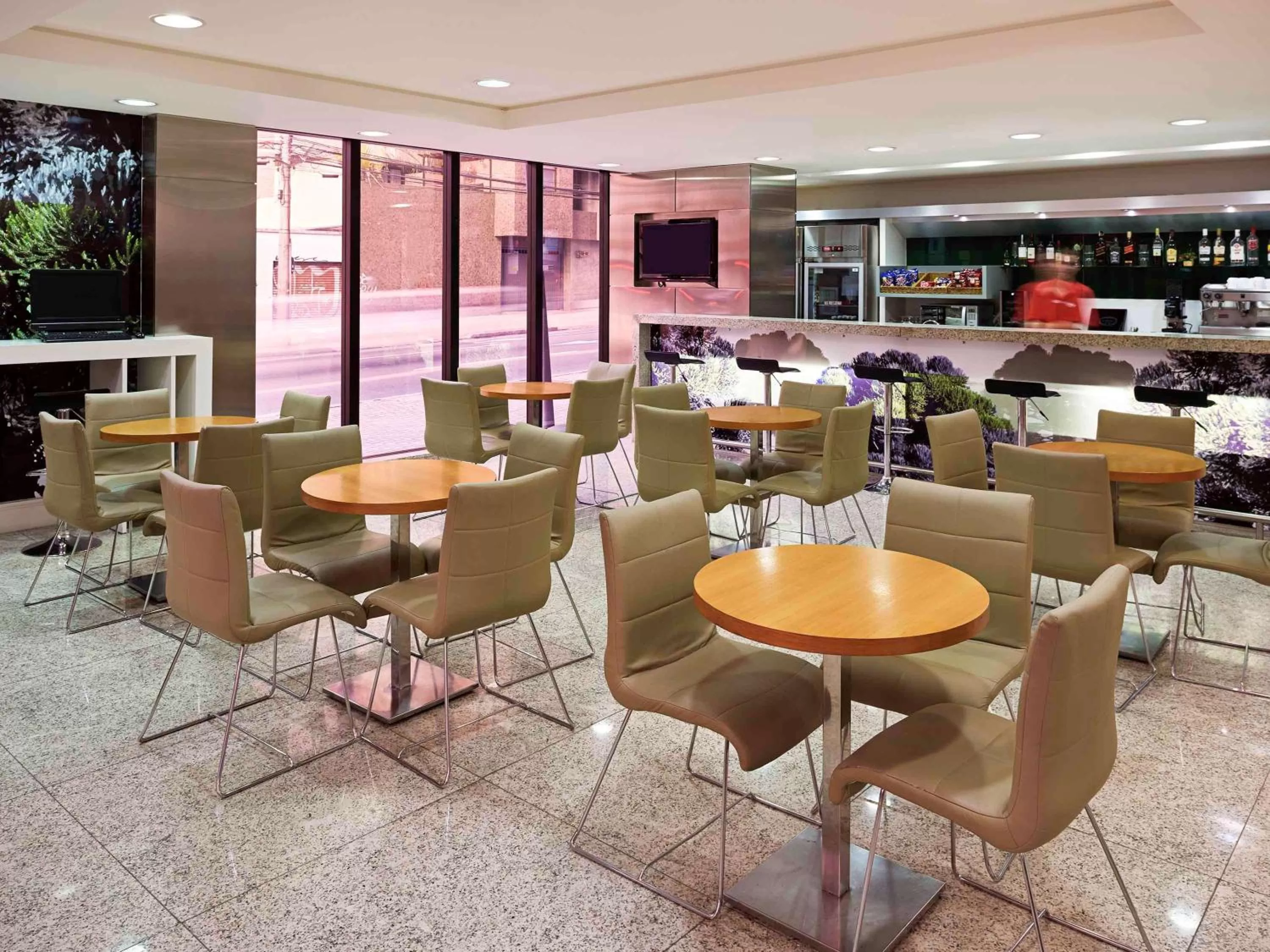 Lounge or bar in ibis Curitiba Shopping