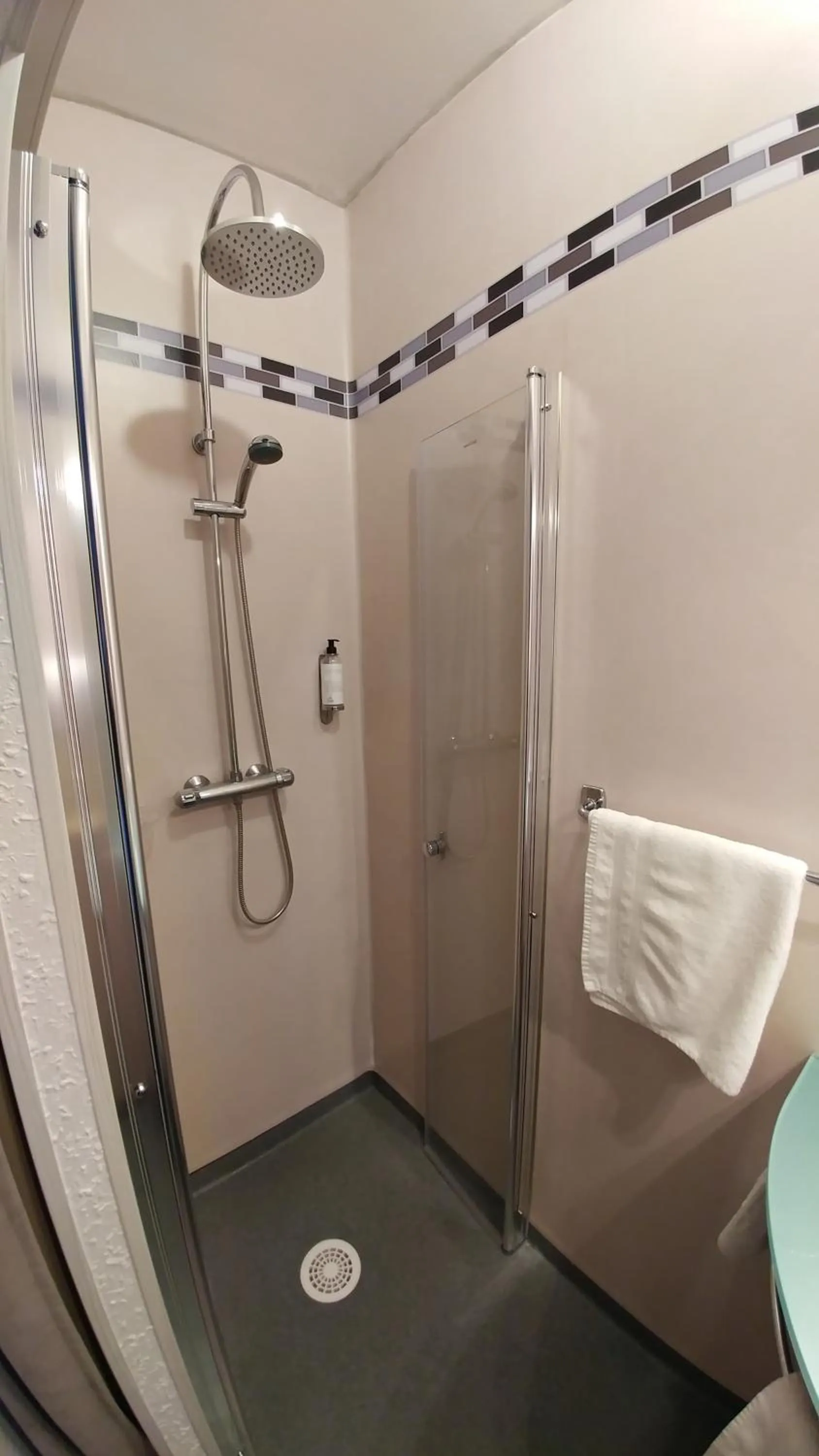 Shower in Cit'Hotel Le Cheval Blanc, Cognac Centre