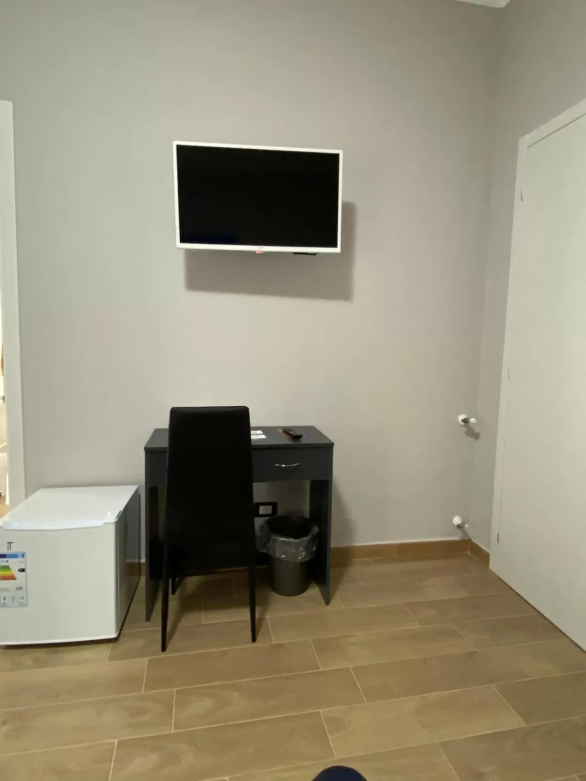 TV/Entertainment Center in B&B My Home