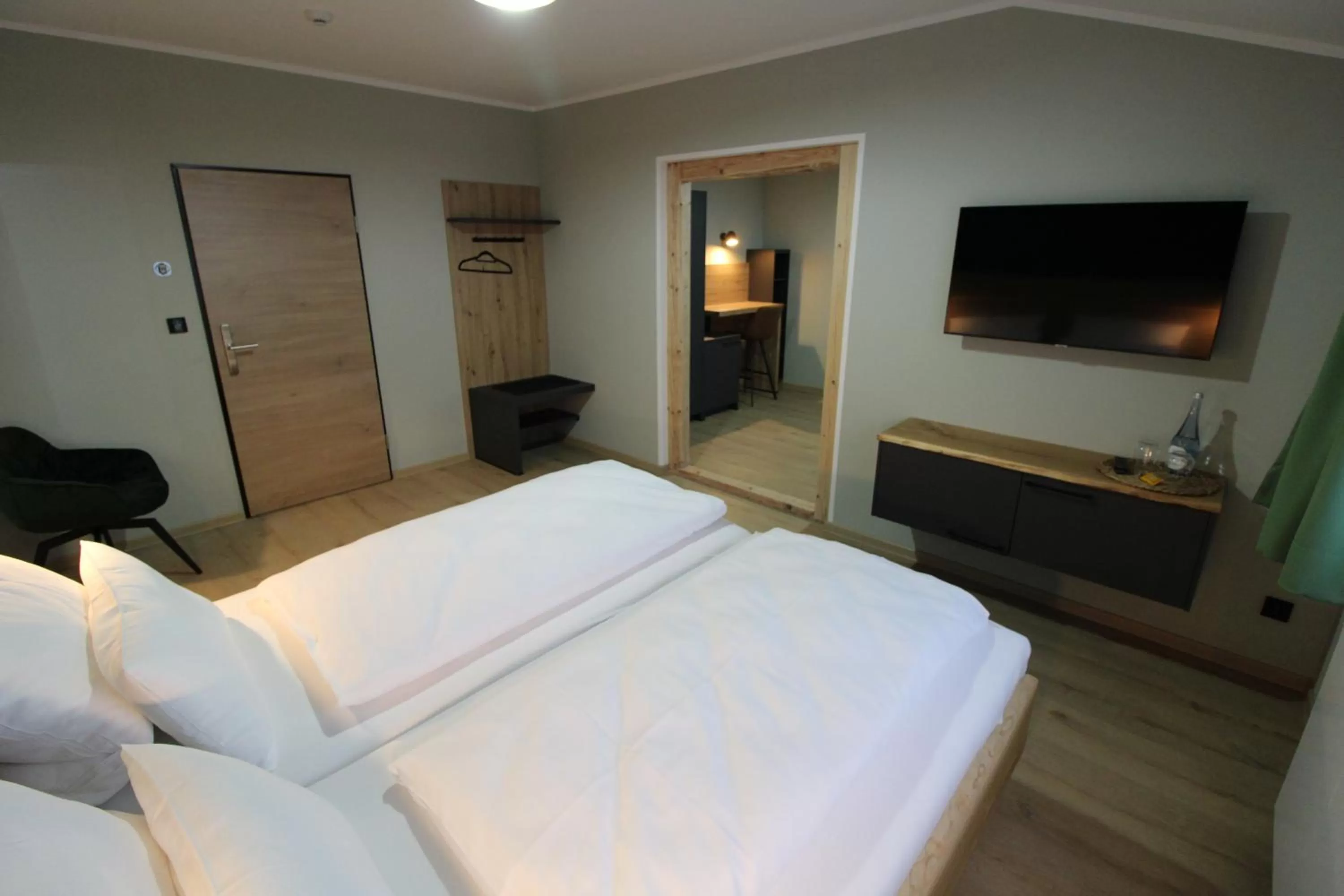 Bed in DER Hirsch Hotel