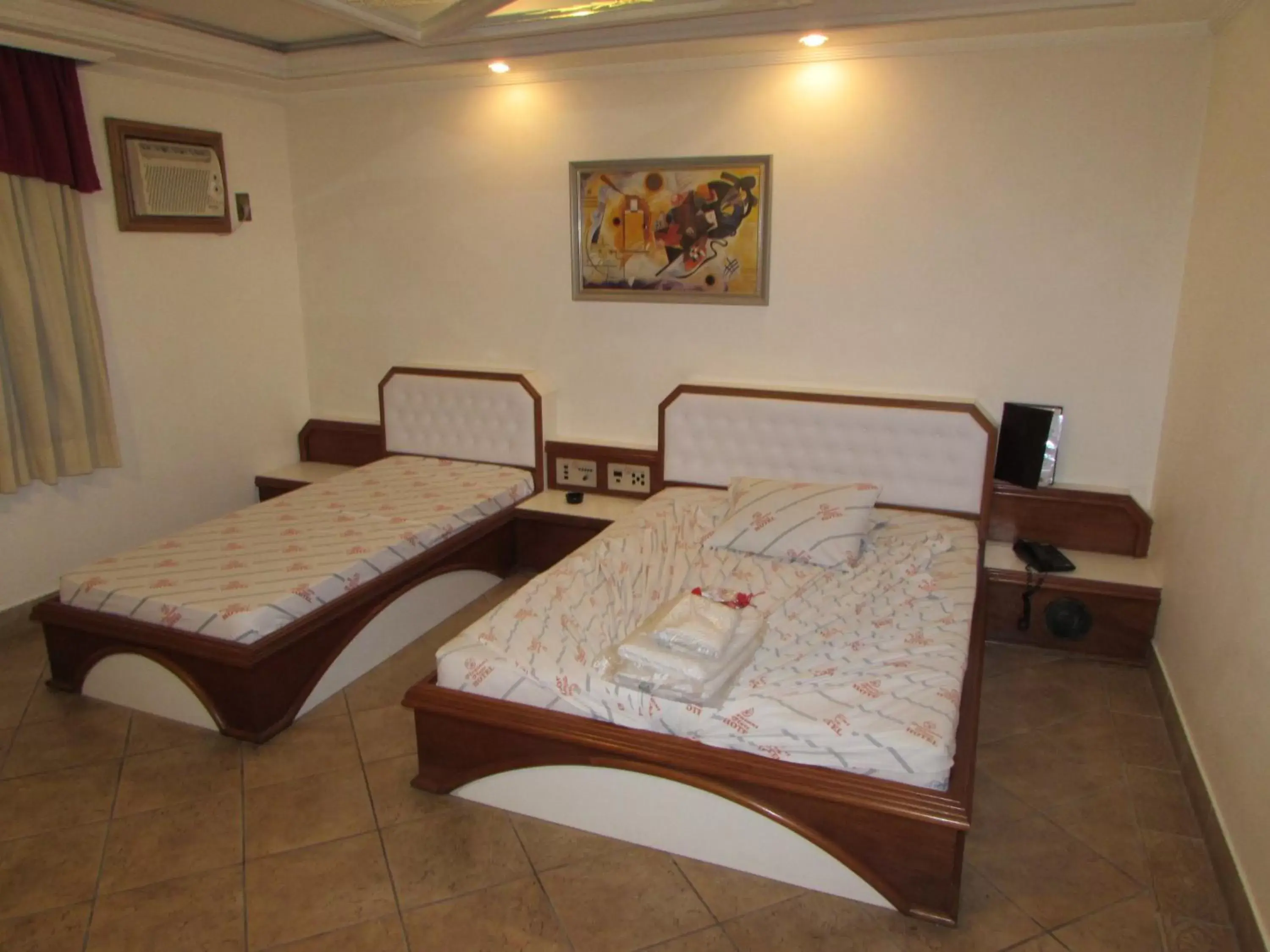 Standard Triple Room in Pleasant Place Hotel Standard Triple Room in Pleasant Place Hotel