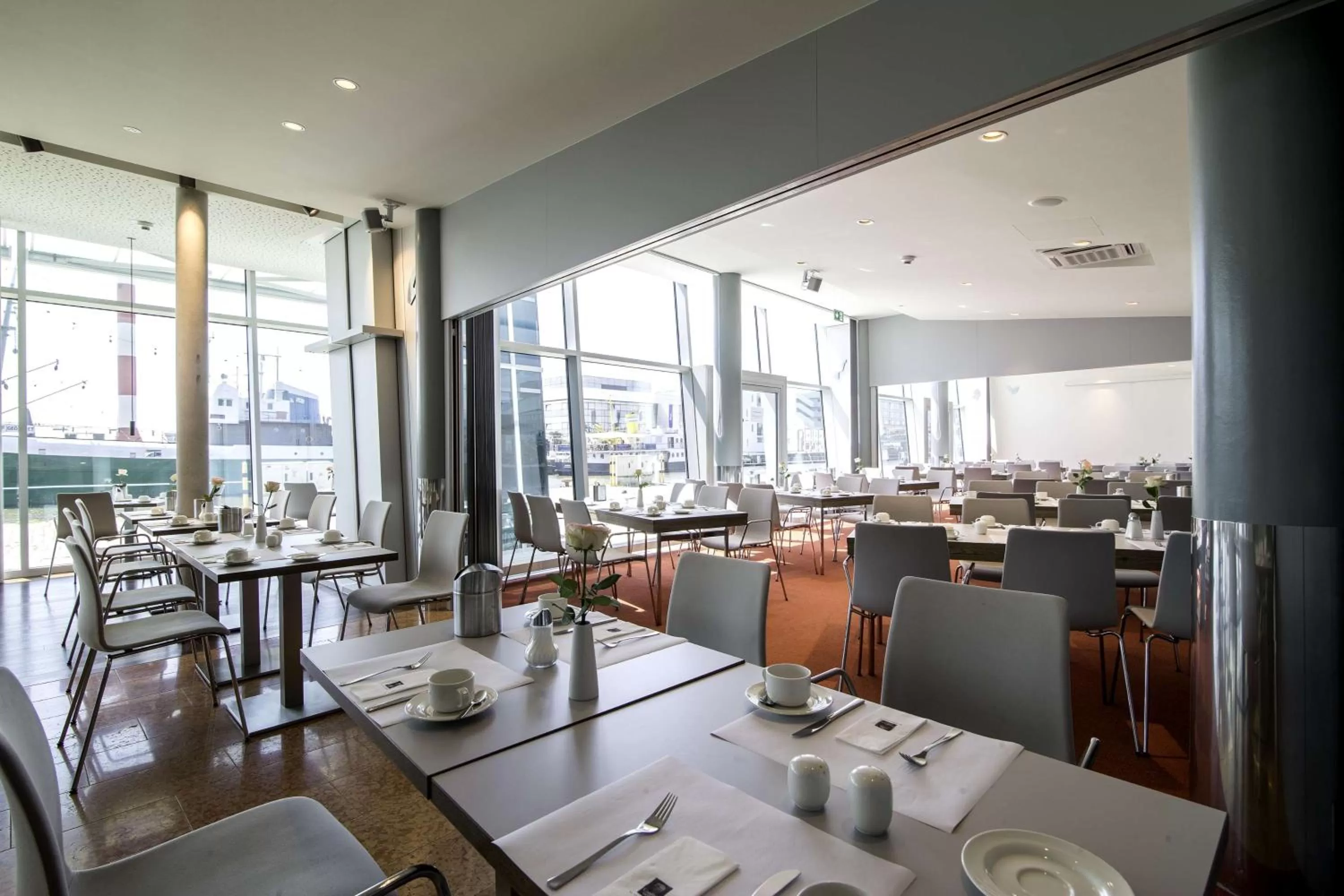 Restaurant/places to eat in Nordsee Hotel Fischereihafen