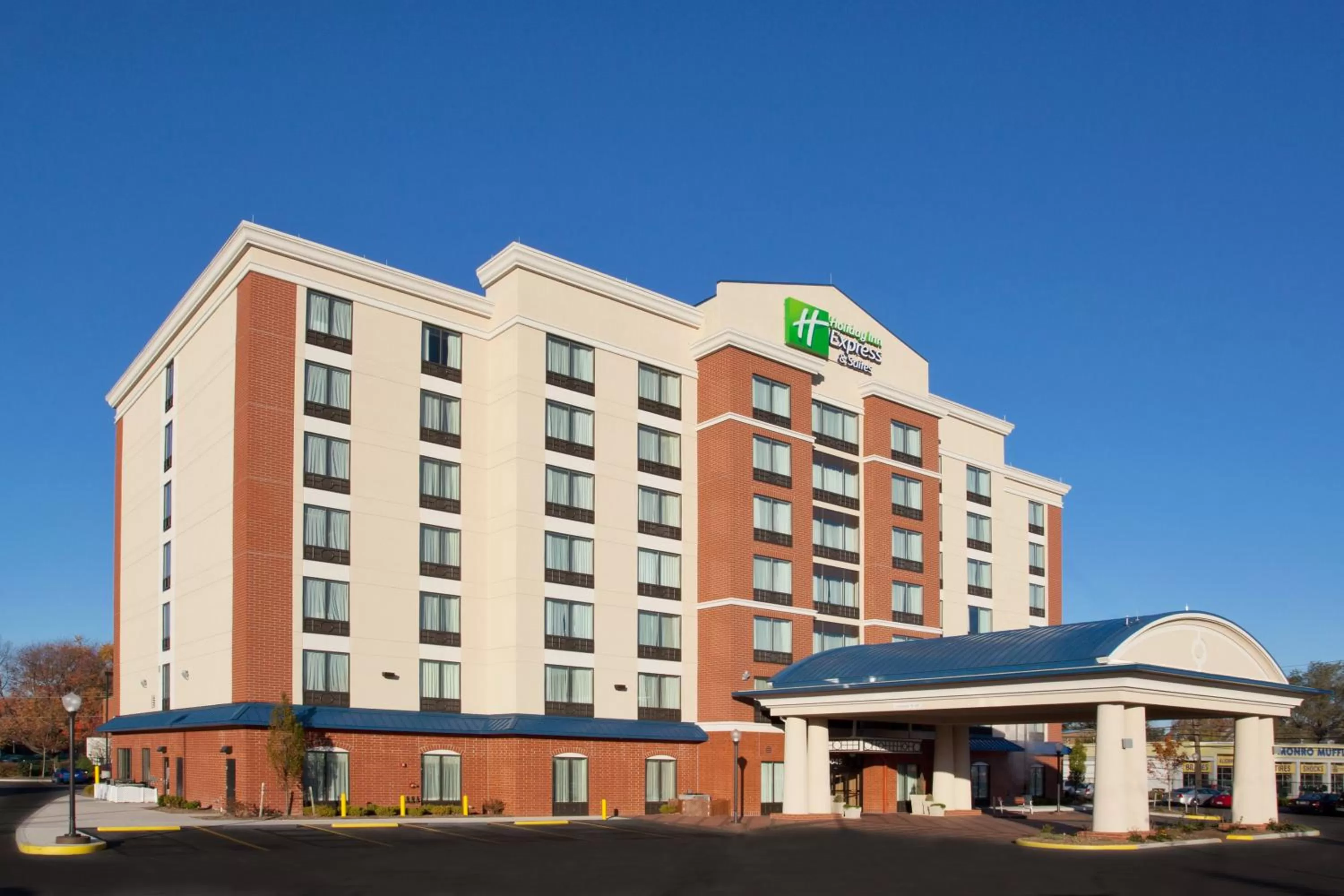 Property building in Holiday Inn Express Hotel & Suites Ohio State University- OSU Medical Center by IHG