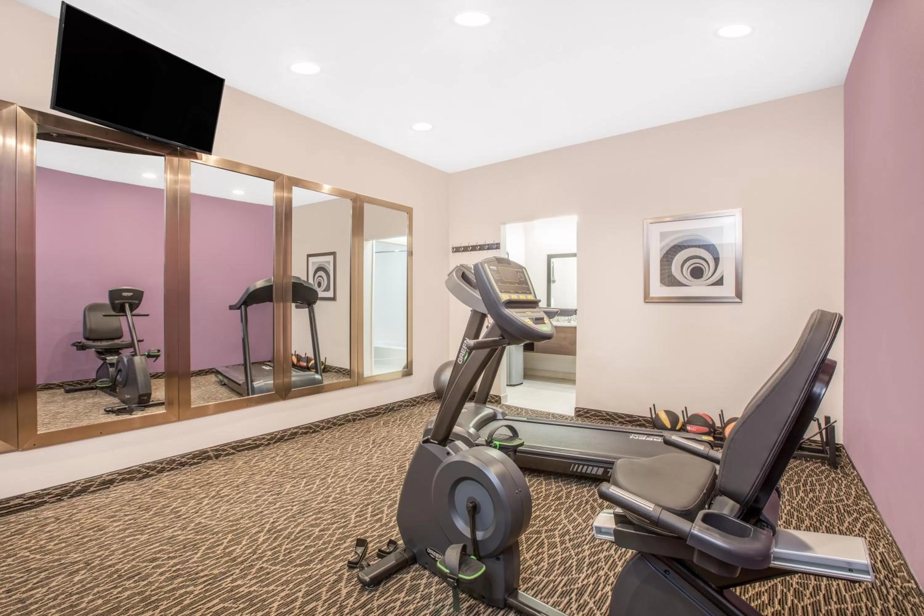 Fitness centre/facilities in Days Inn by Wyndham Bryan