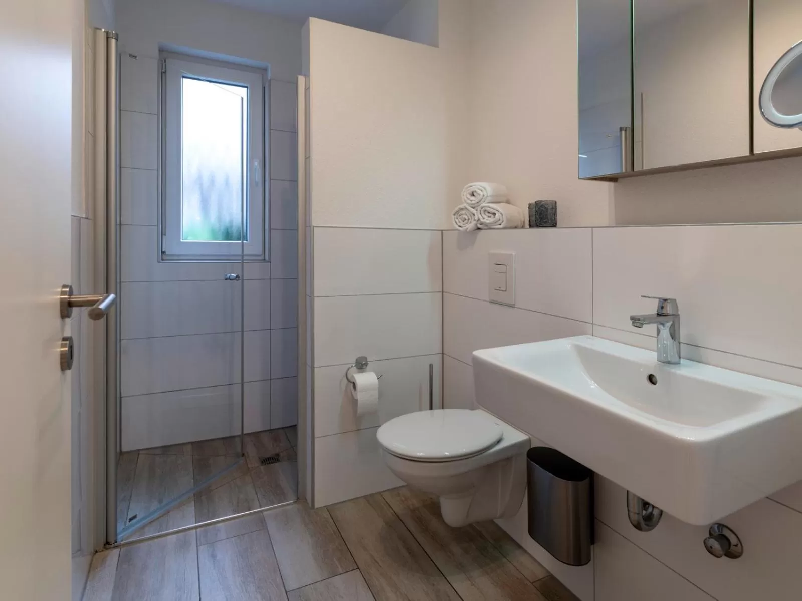 Bathroom in GLEUEL INN - digital hotel & serviced apartments & boardinghouse mit voll ausgestatteten Küchen