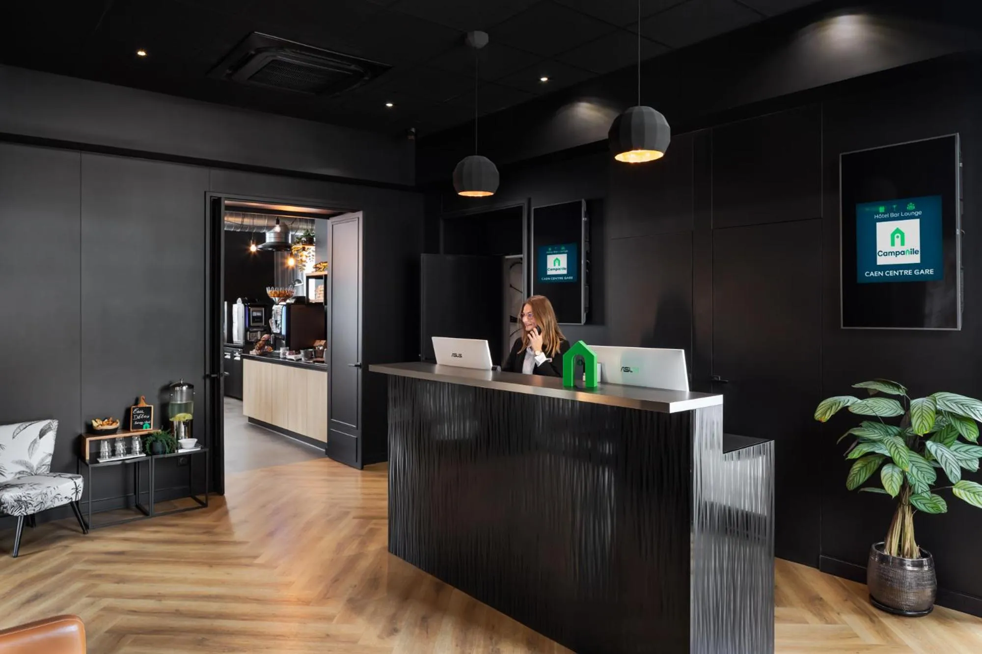 Lobby or reception in Campanile Caen Centre Gare