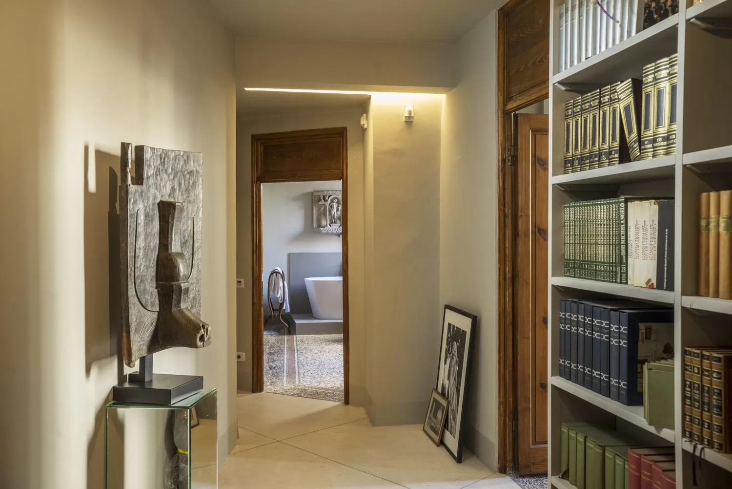 Decorative detail in Casa Botticelli