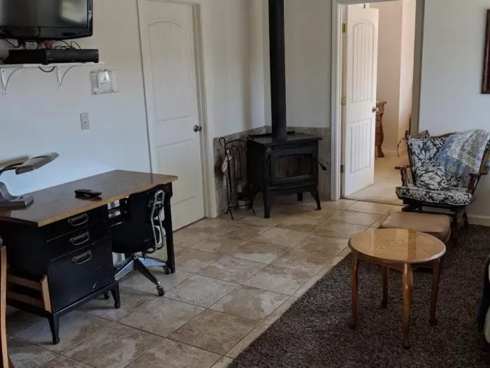 Bedroom, Seating Area in Yosemite Nights Bed & Breakfast