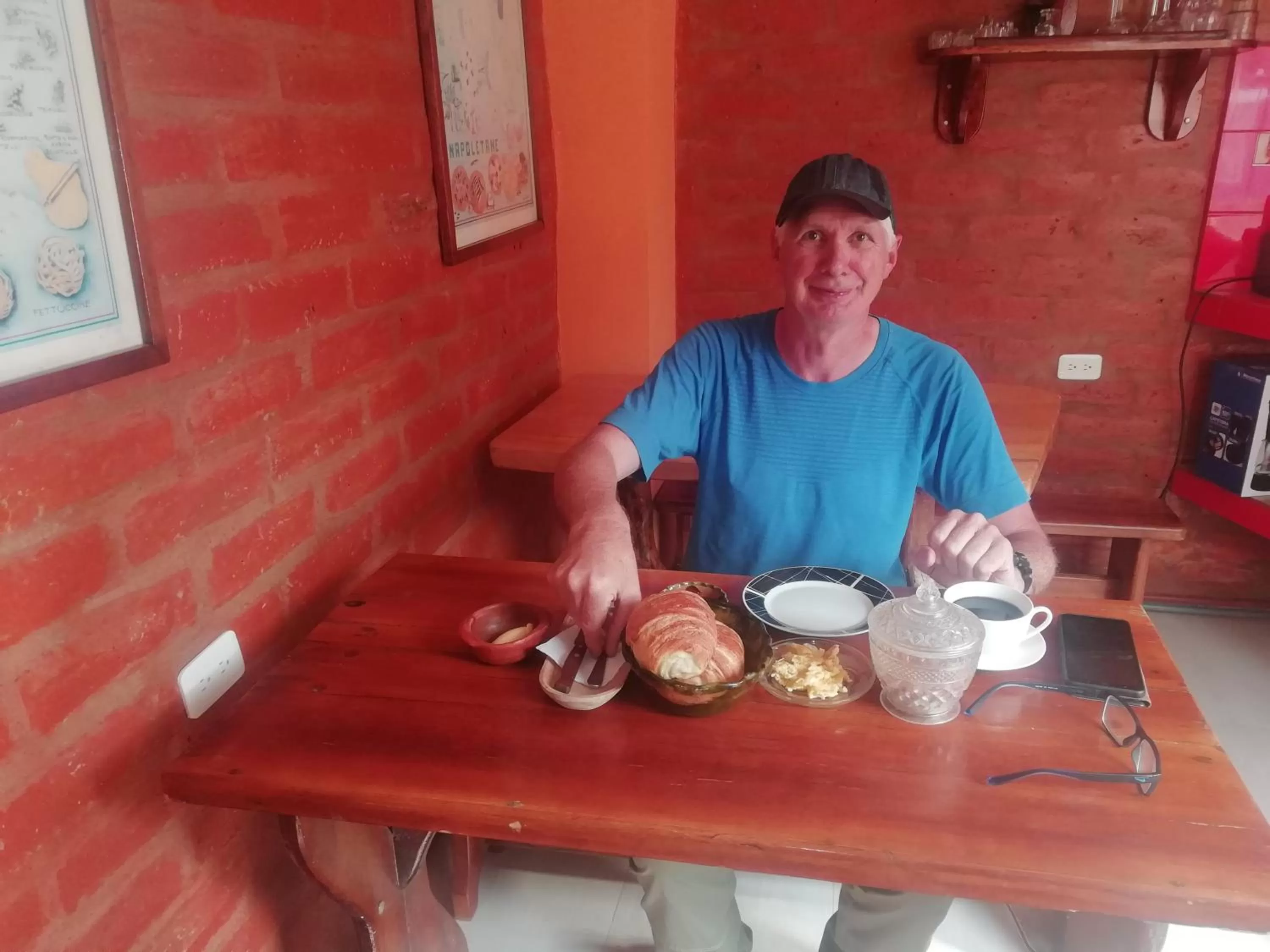 Continental breakfast in Hostal La Casa Amarilla City