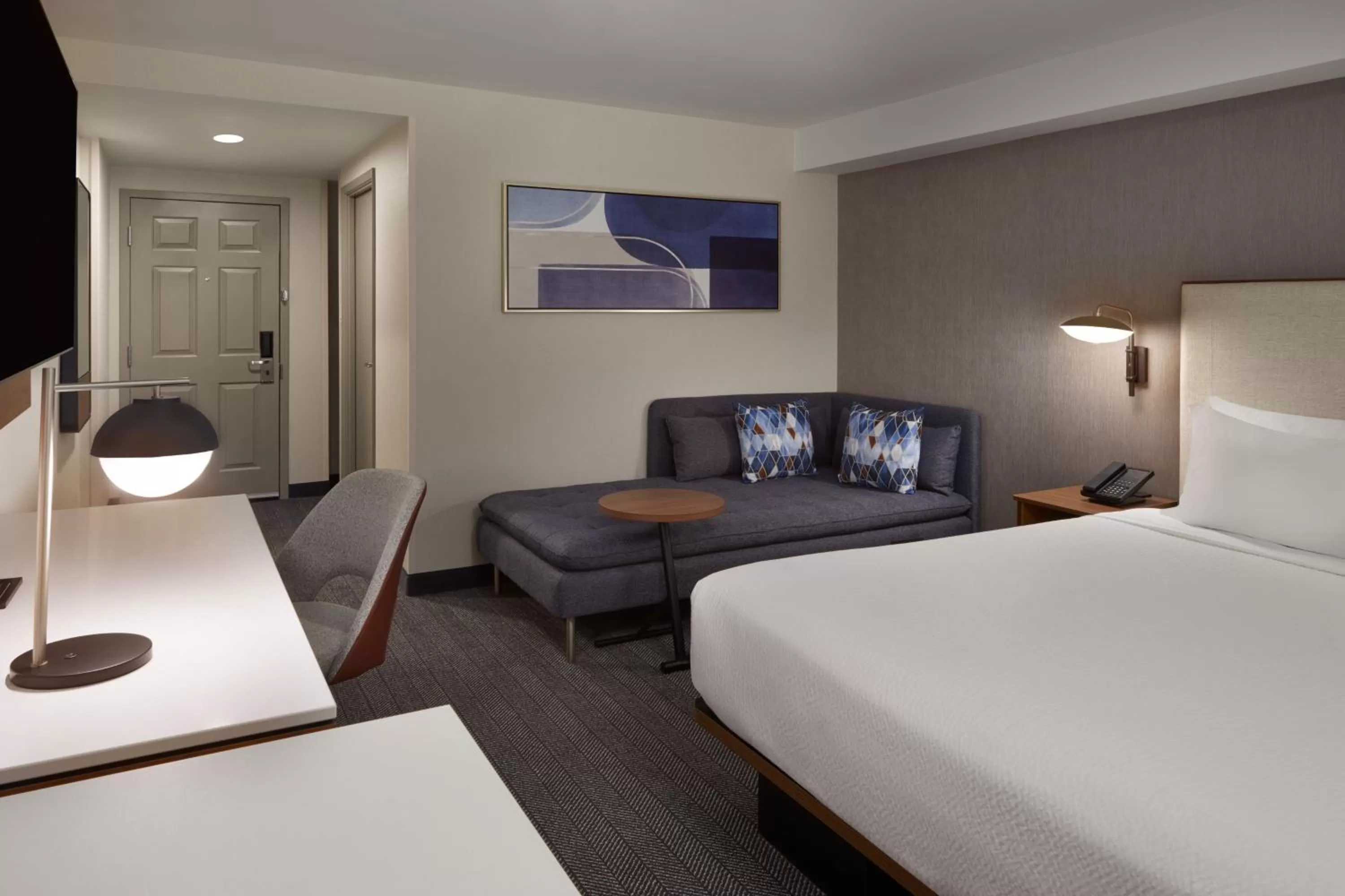 Photo of the whole room, Bed in Courtyard by Marriott Kitchener