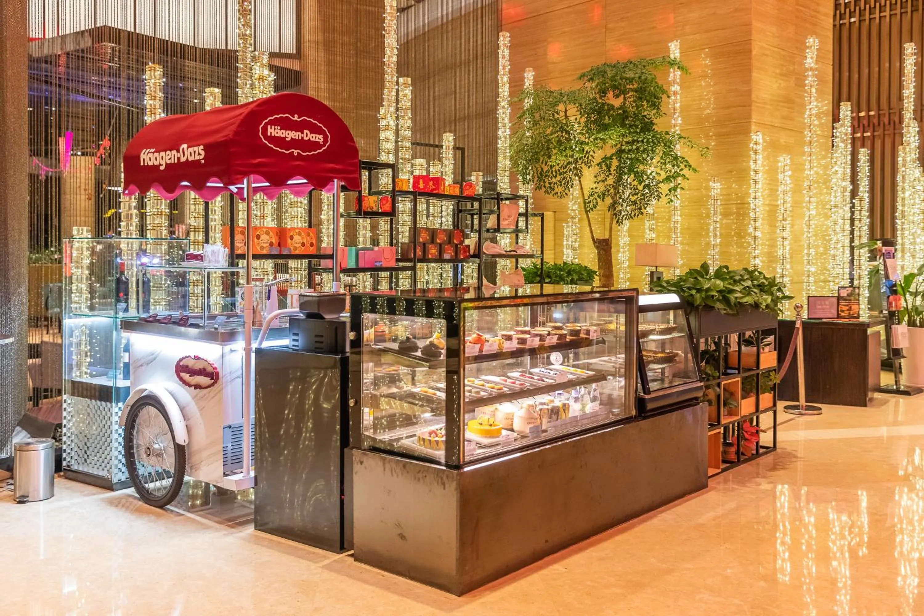 Restaurant/places to eat in Crowne Plaza Huizhou by IHG