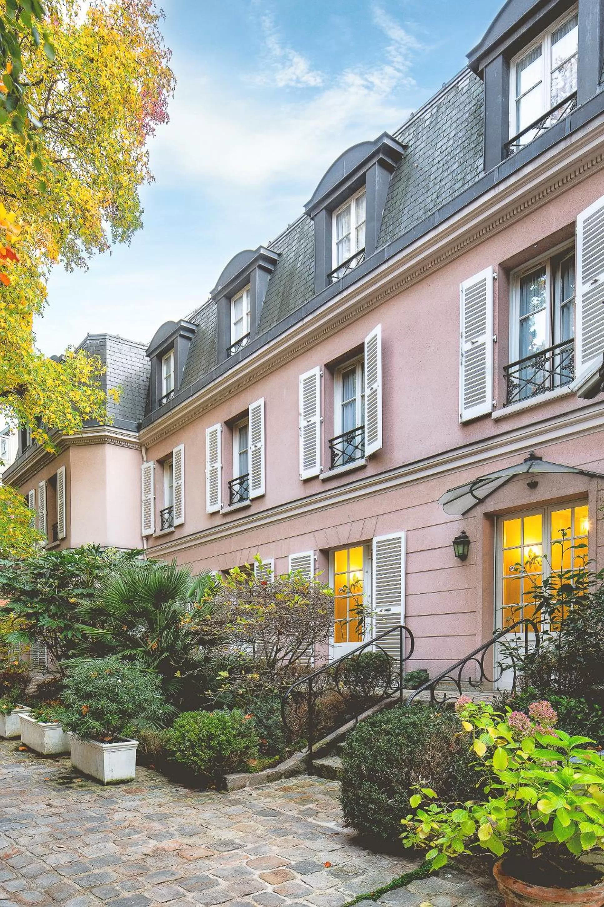 Property building in Hotel des Grandes Ecoles