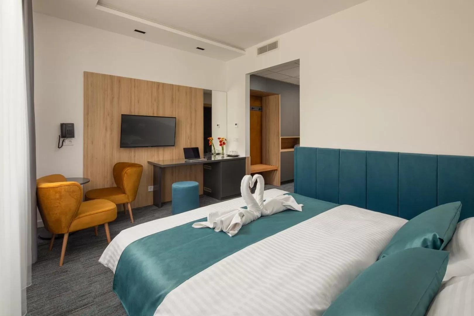 Photo of the whole room, Bed in Sziget Hotel