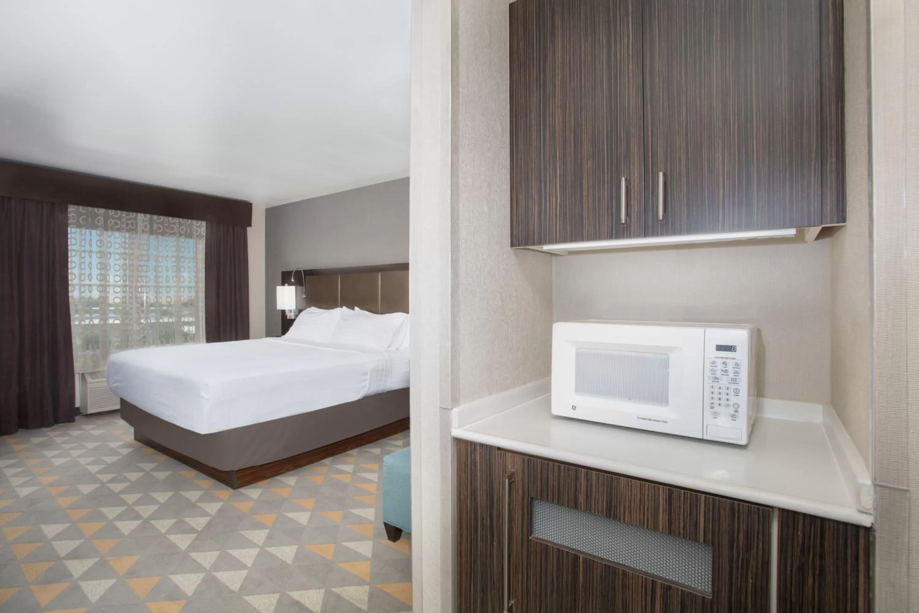 Bedroom, Bed in Holiday Inn Colorado Springs - Airport by IHG