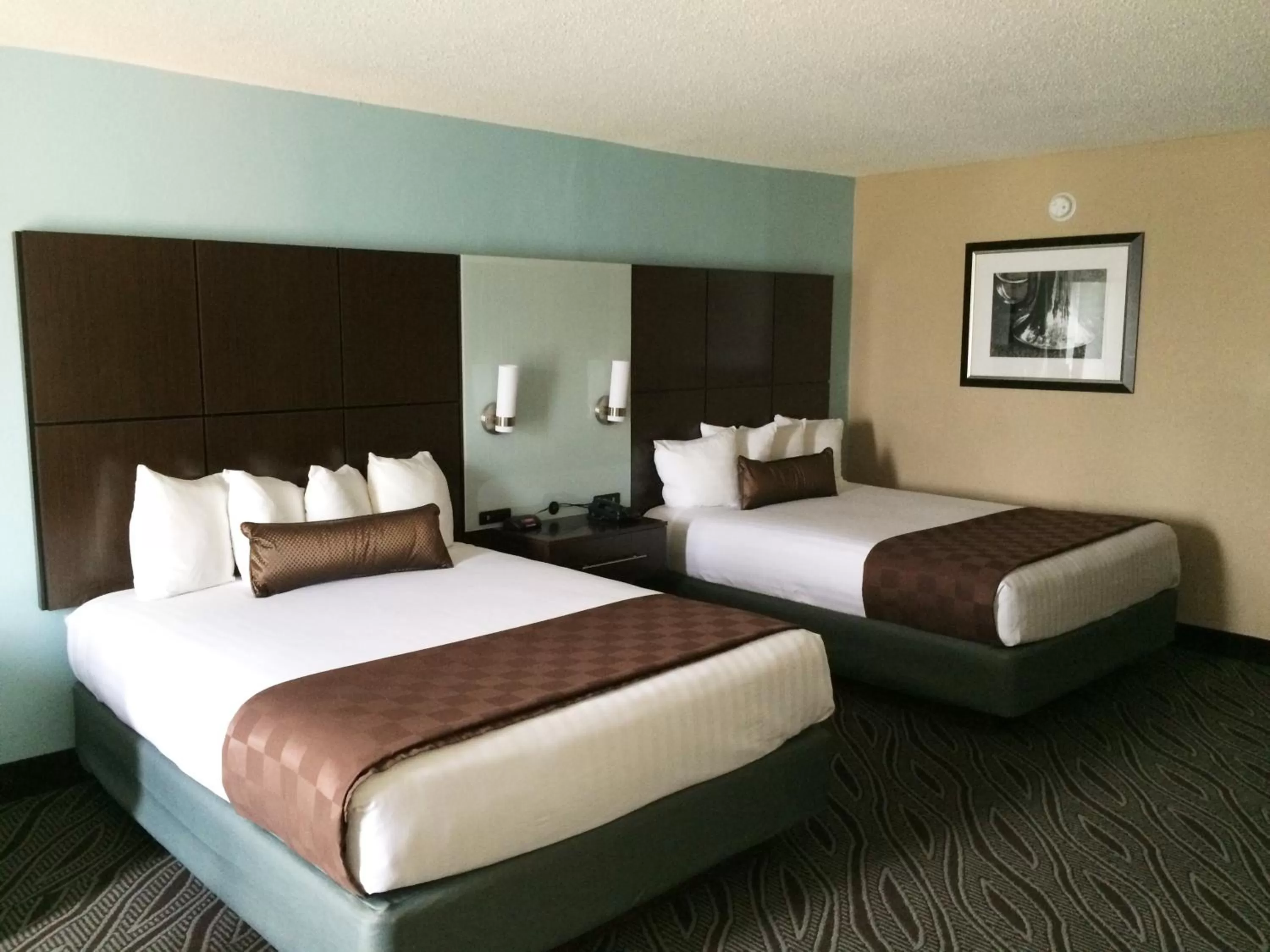 Photo of the whole room, Bed in Best Western Plus Galleria Inn & Suites