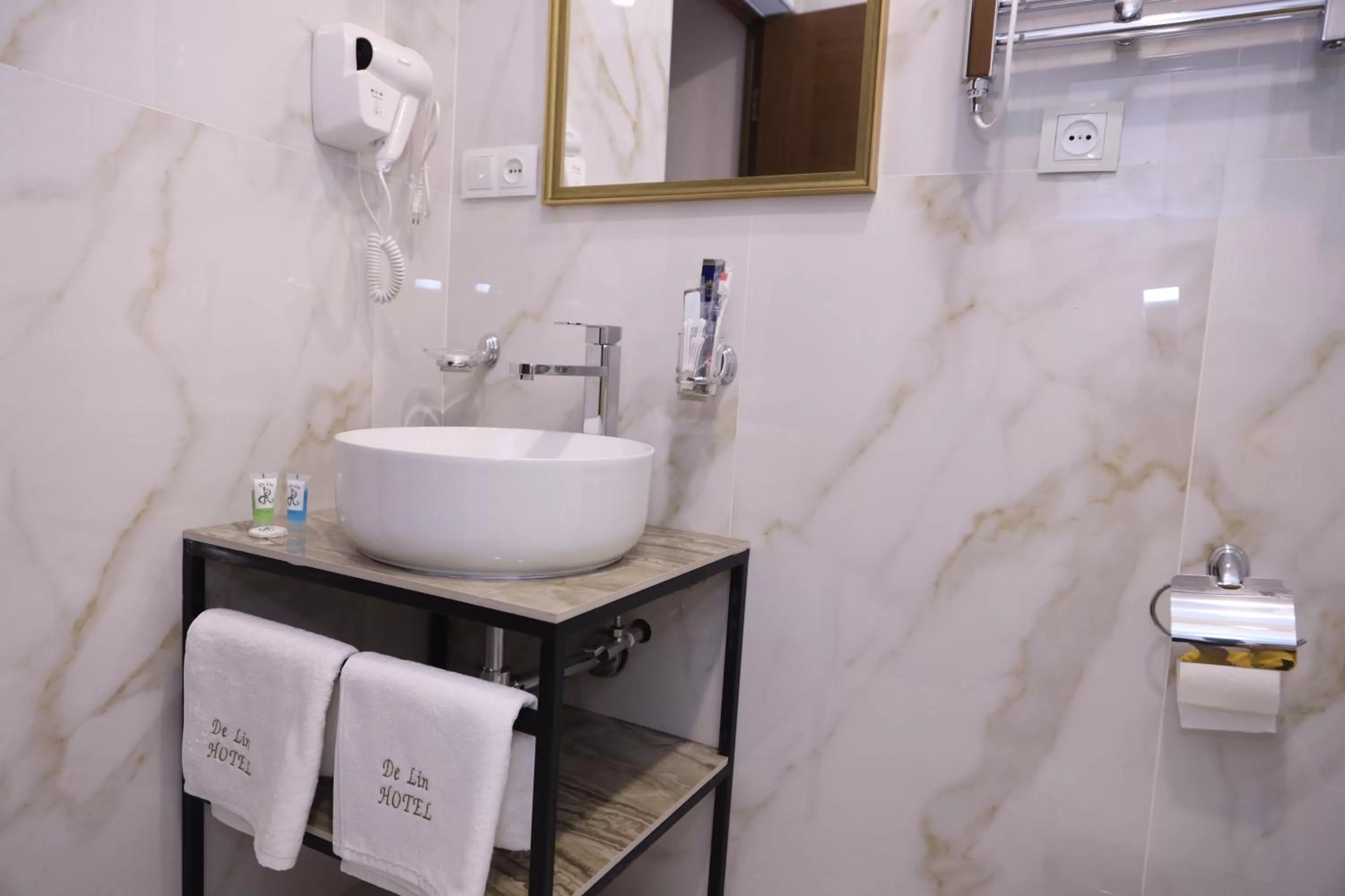 Bathroom in DeLin Hotel And Tours