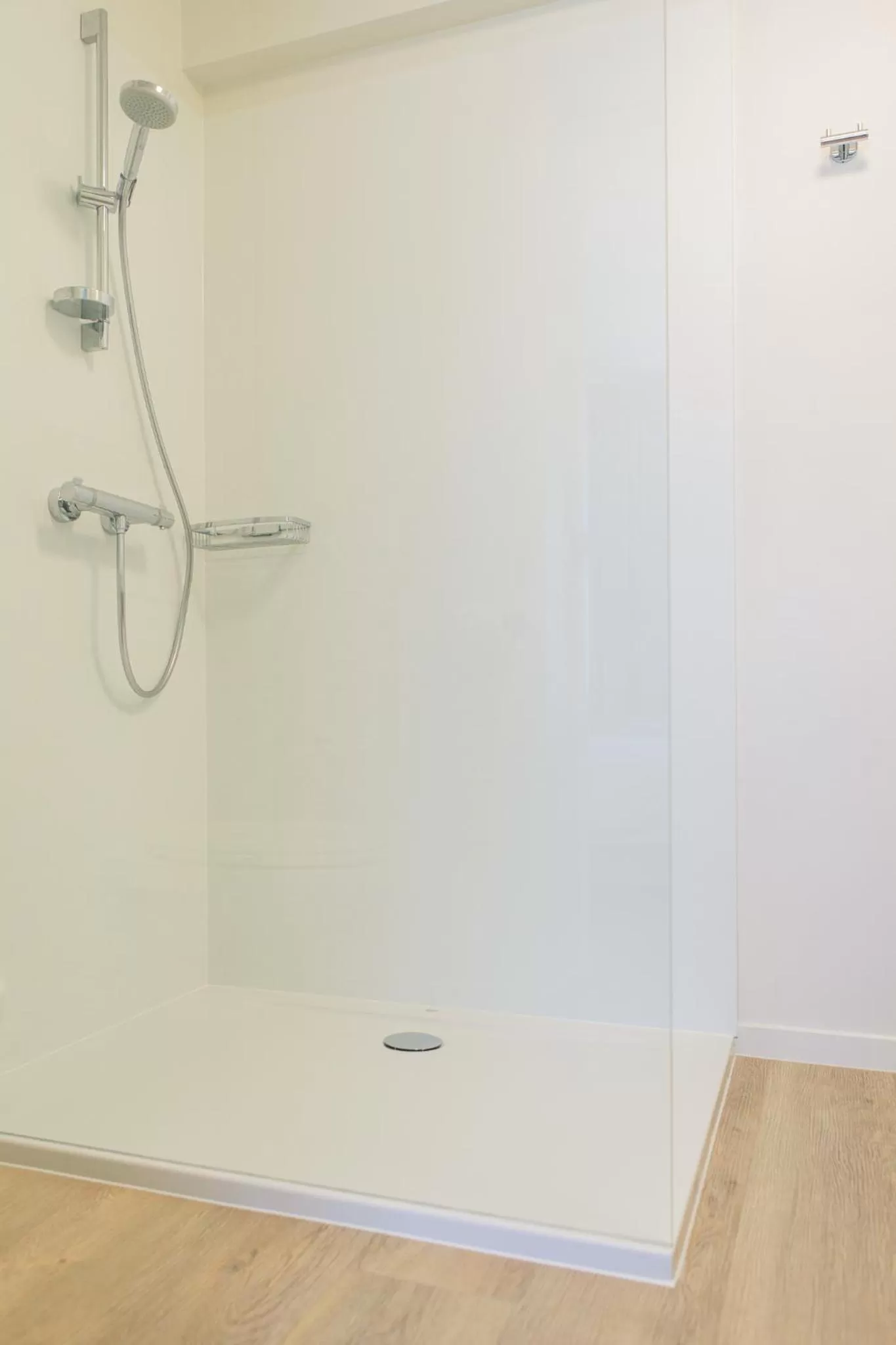 Shower, Bathroom in Hotel du Bassin