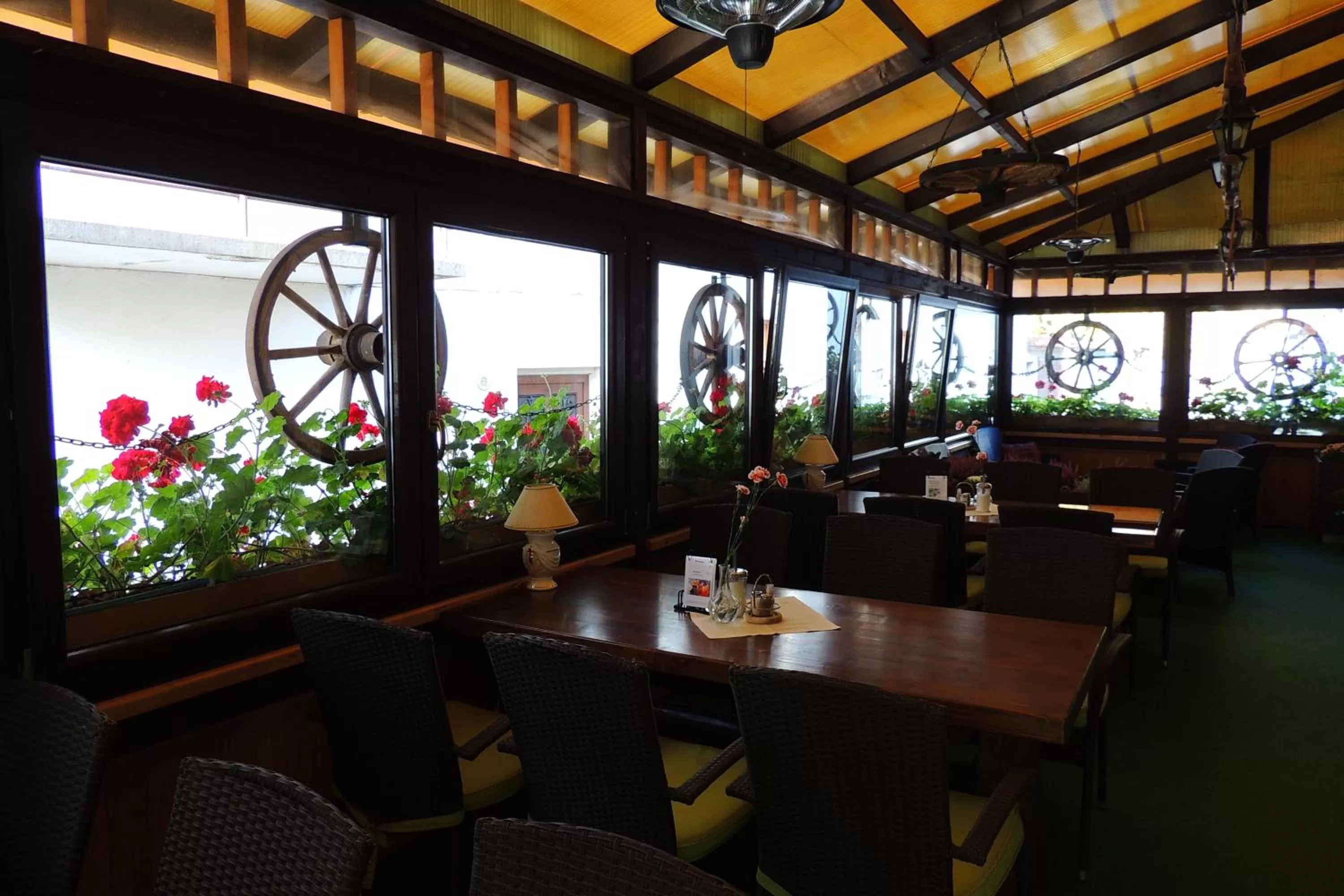 Restaurant/places to eat in Hotel Club