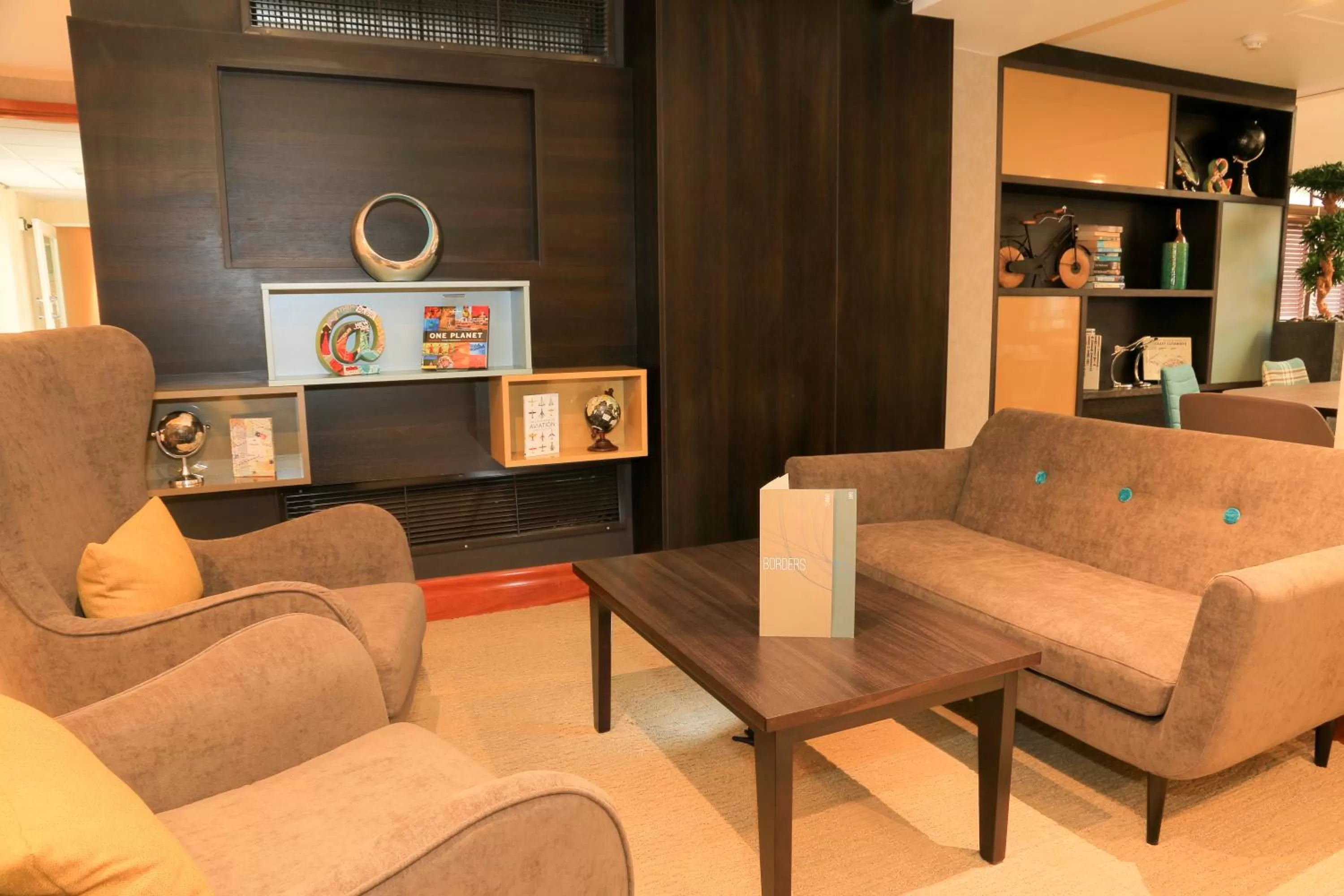 Lobby or reception in Mercure London Heathrow Airport