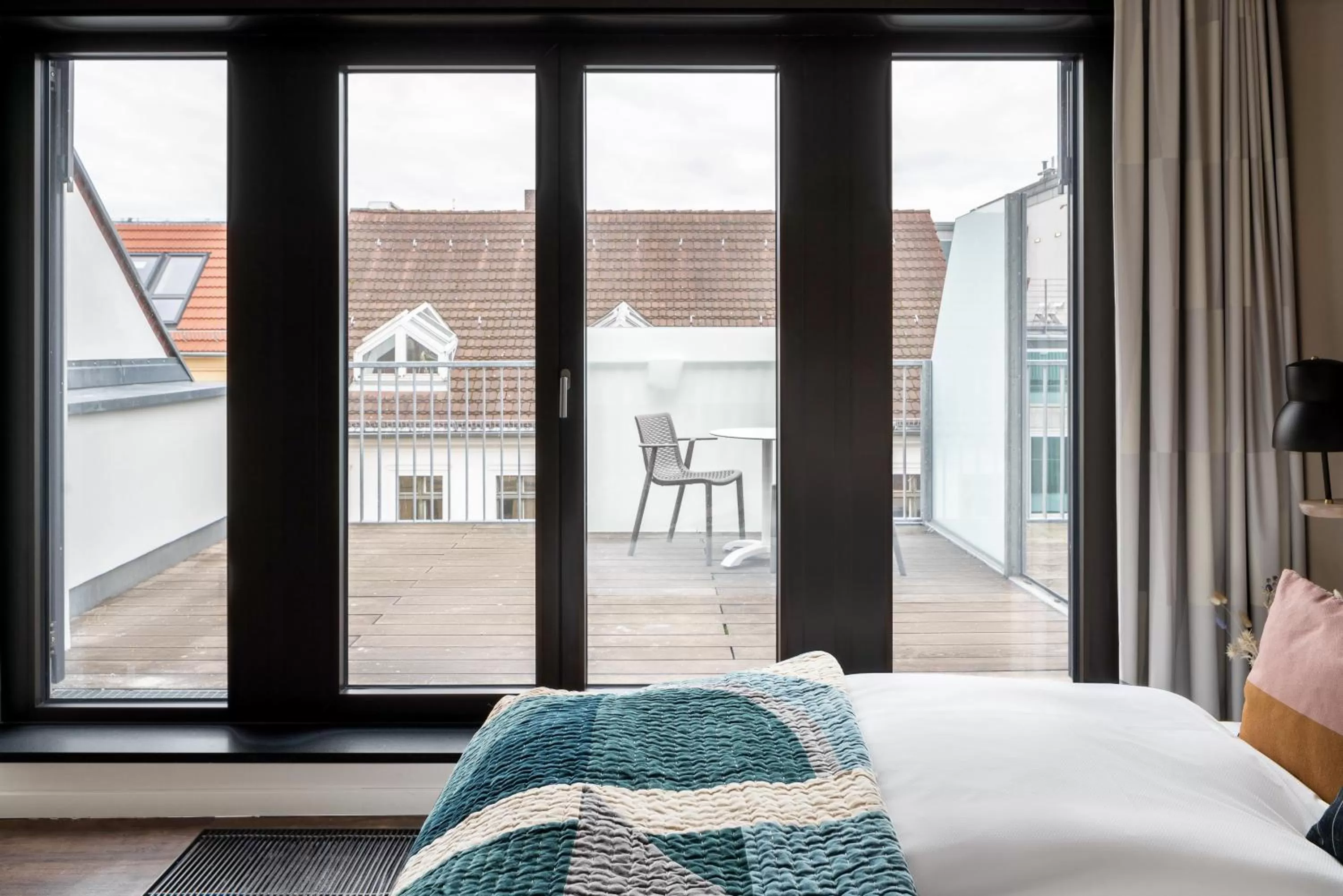 Extra Large Studio with Kitchen and Balcony in Numa Berlin Nook