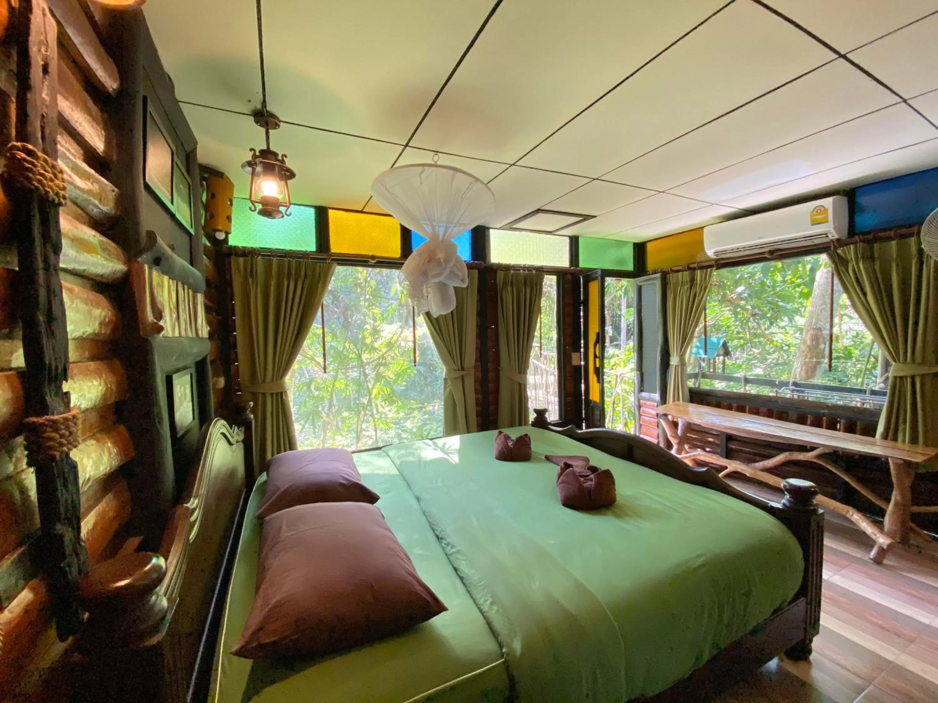 Photo of the whole room, Bed in Khao Sok Tree House Resort