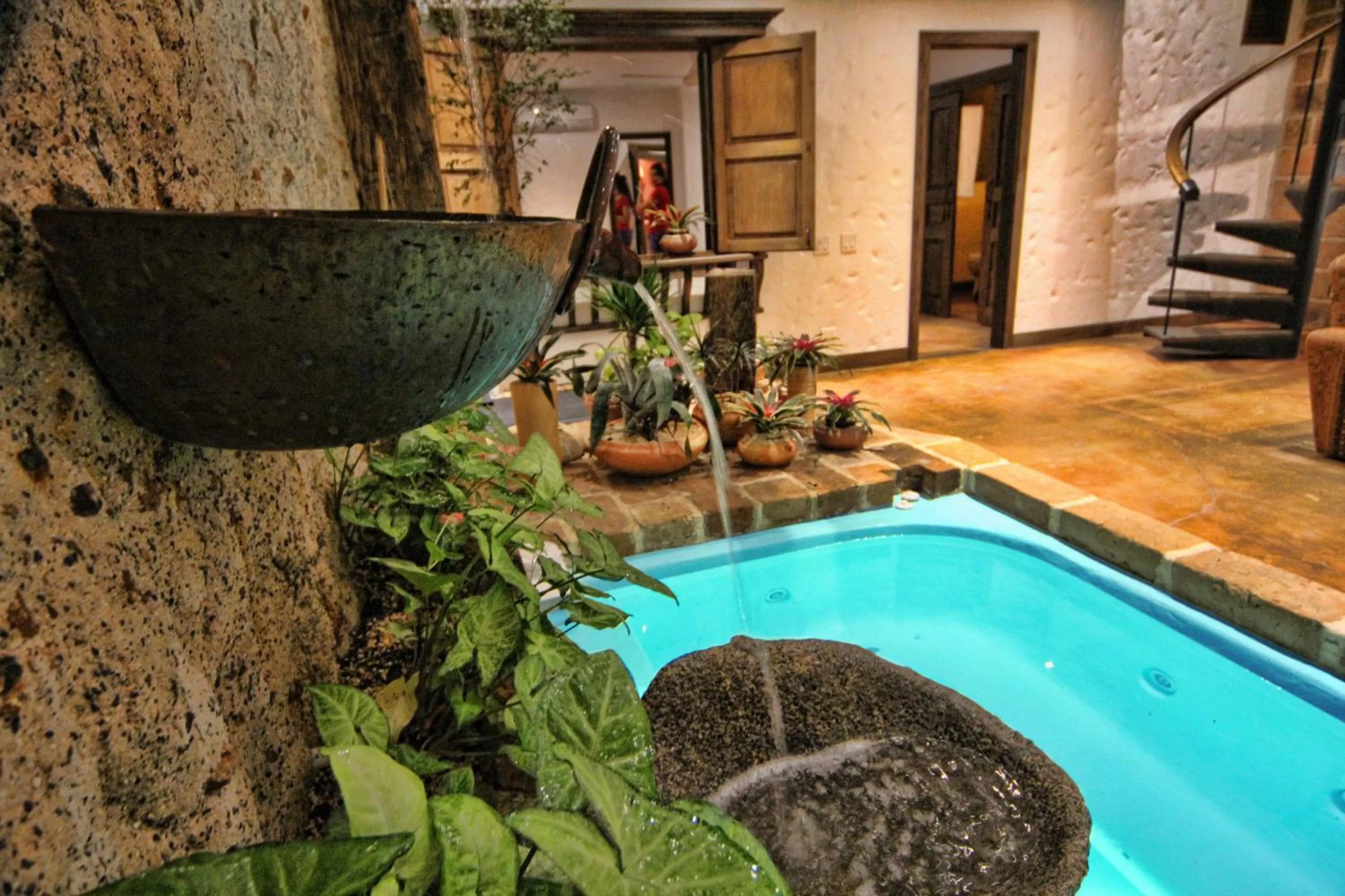Hot Tub, Swimming Pool in Casa Del Reloj