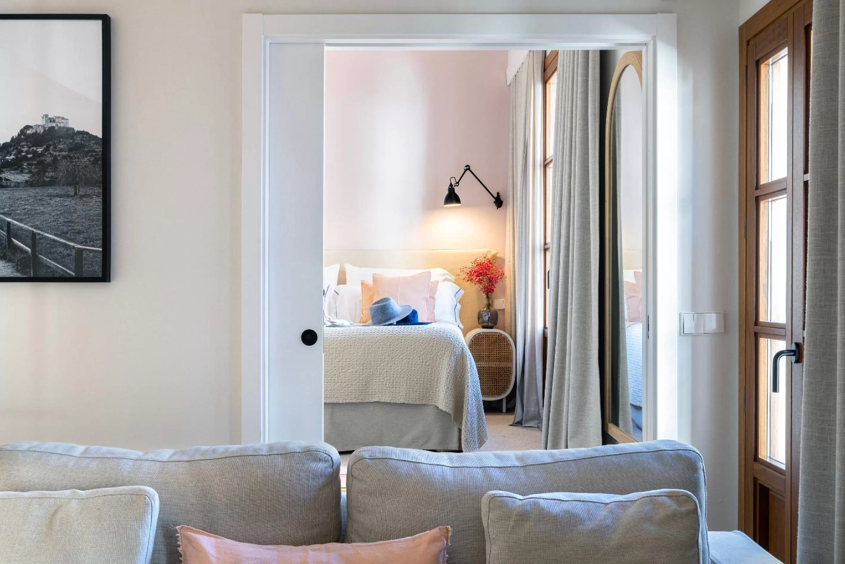 Living room, Bed in Samaritana Suites