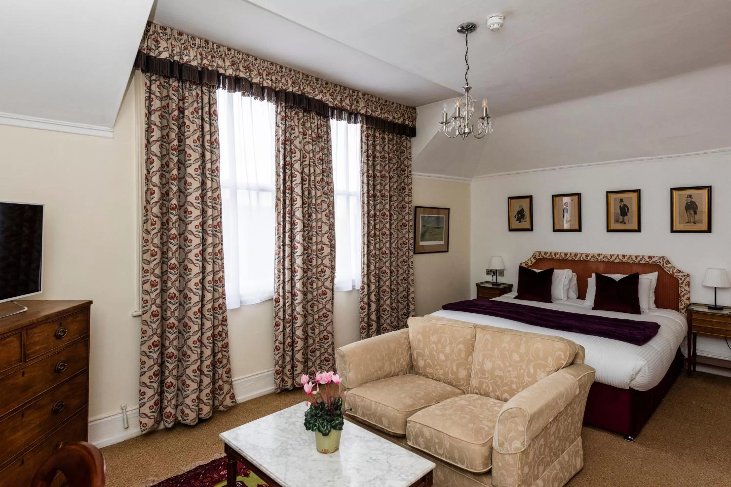 Seating Area in The Whipper-In Hotel