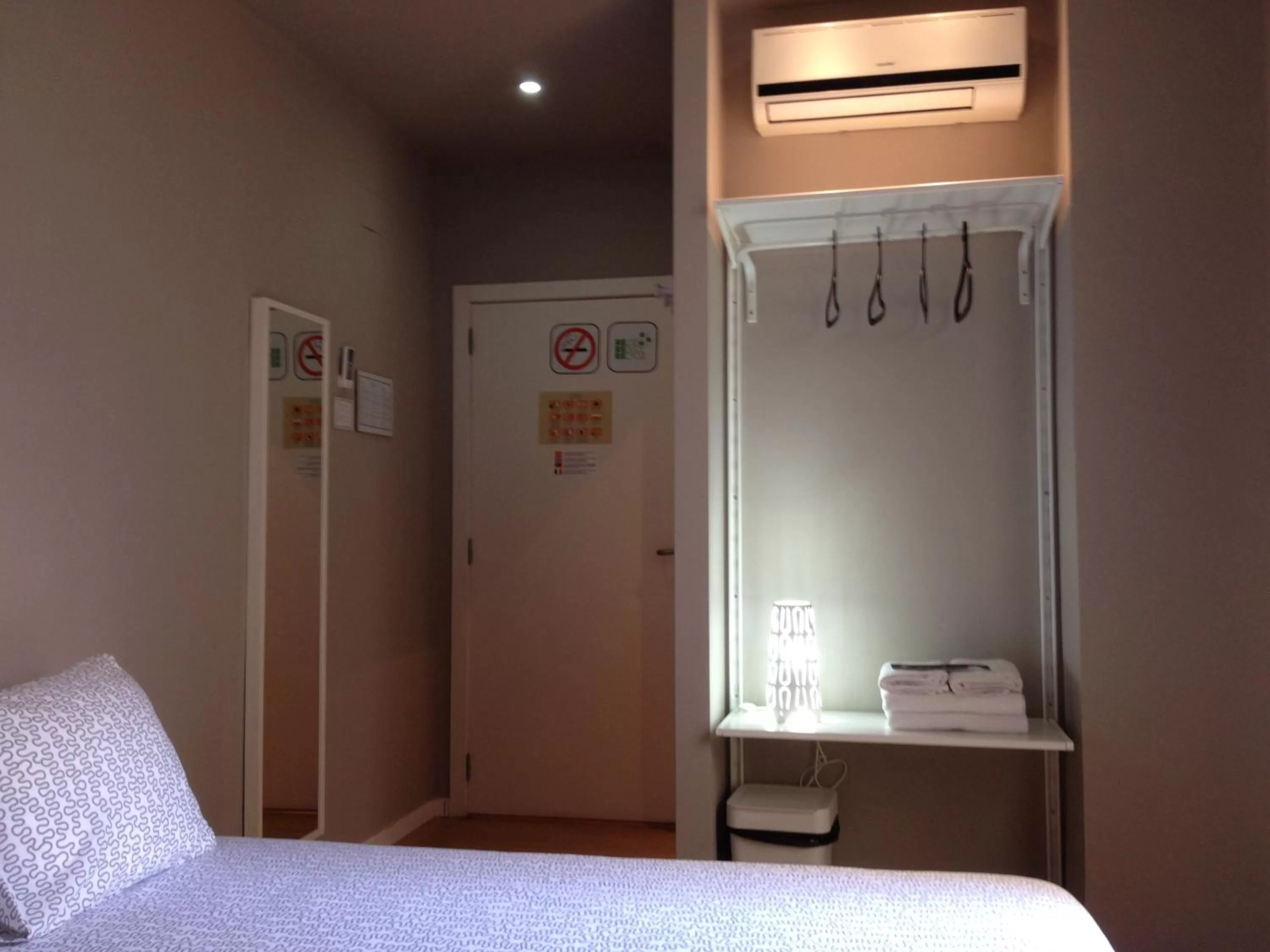 TV and multimedia, Bed in MD Modern Hotel - Jardines