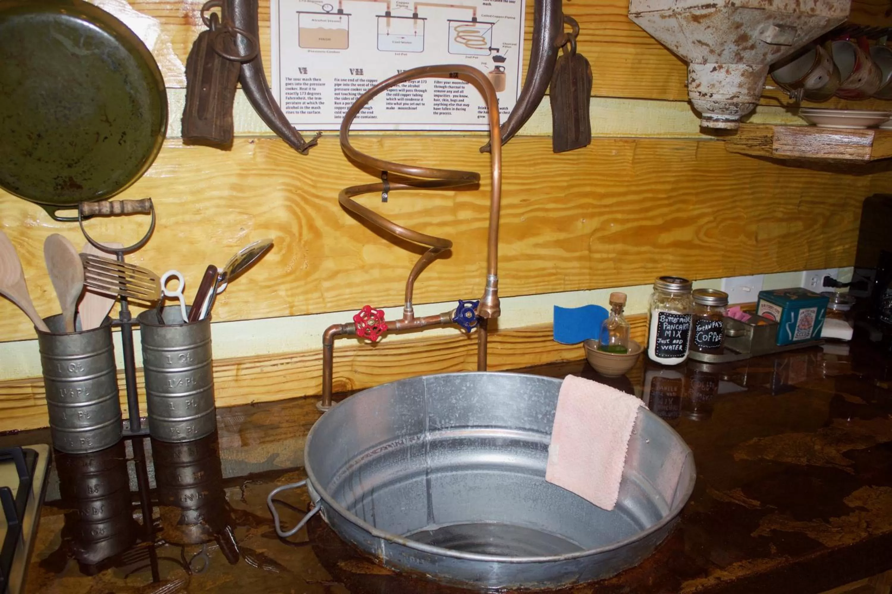 Kitchen or kitchenette, Fitness Center/Facilities in Fox Pass Cabins