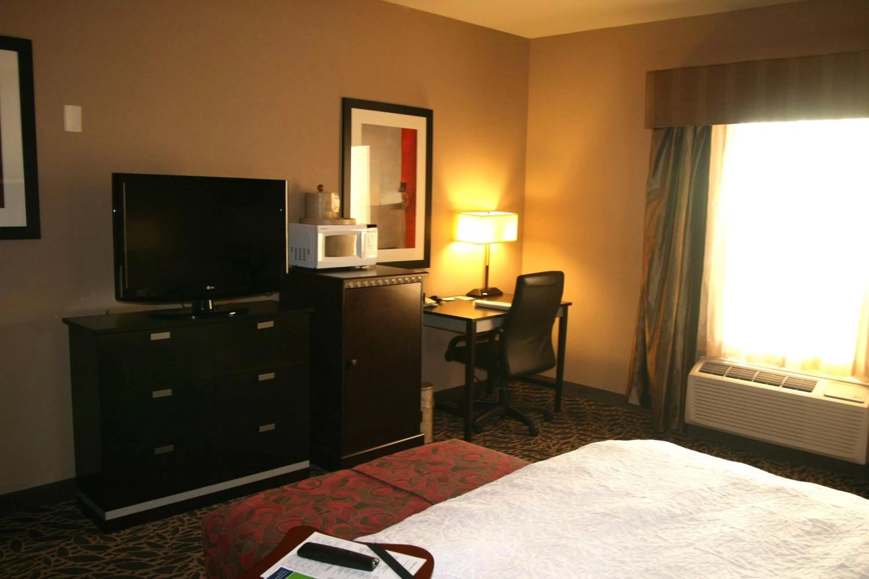 King Room with Bath Tub - Hearing Accessible/Non-Smoking in Hampton Inn & Suites Bay City