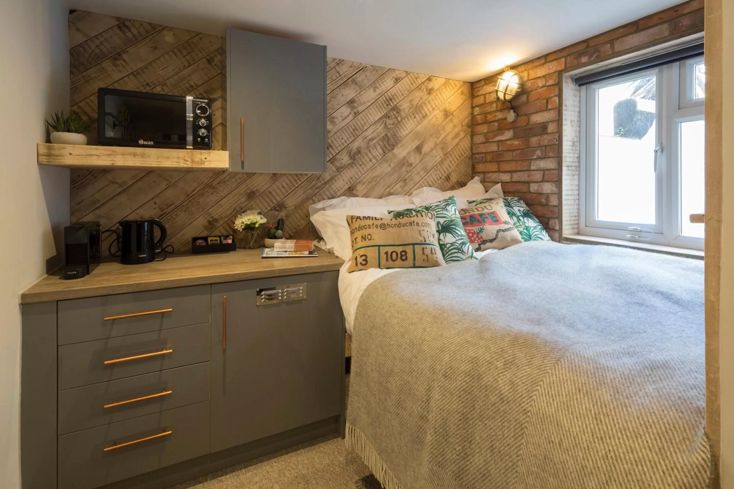 Bed in One Broad Street