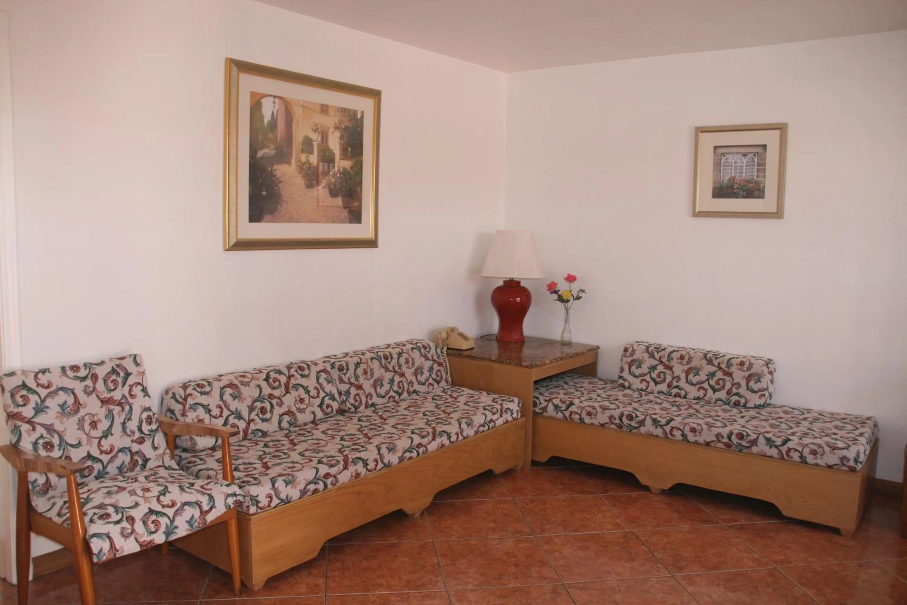 Living room in Lago Mar Motel and Apartments