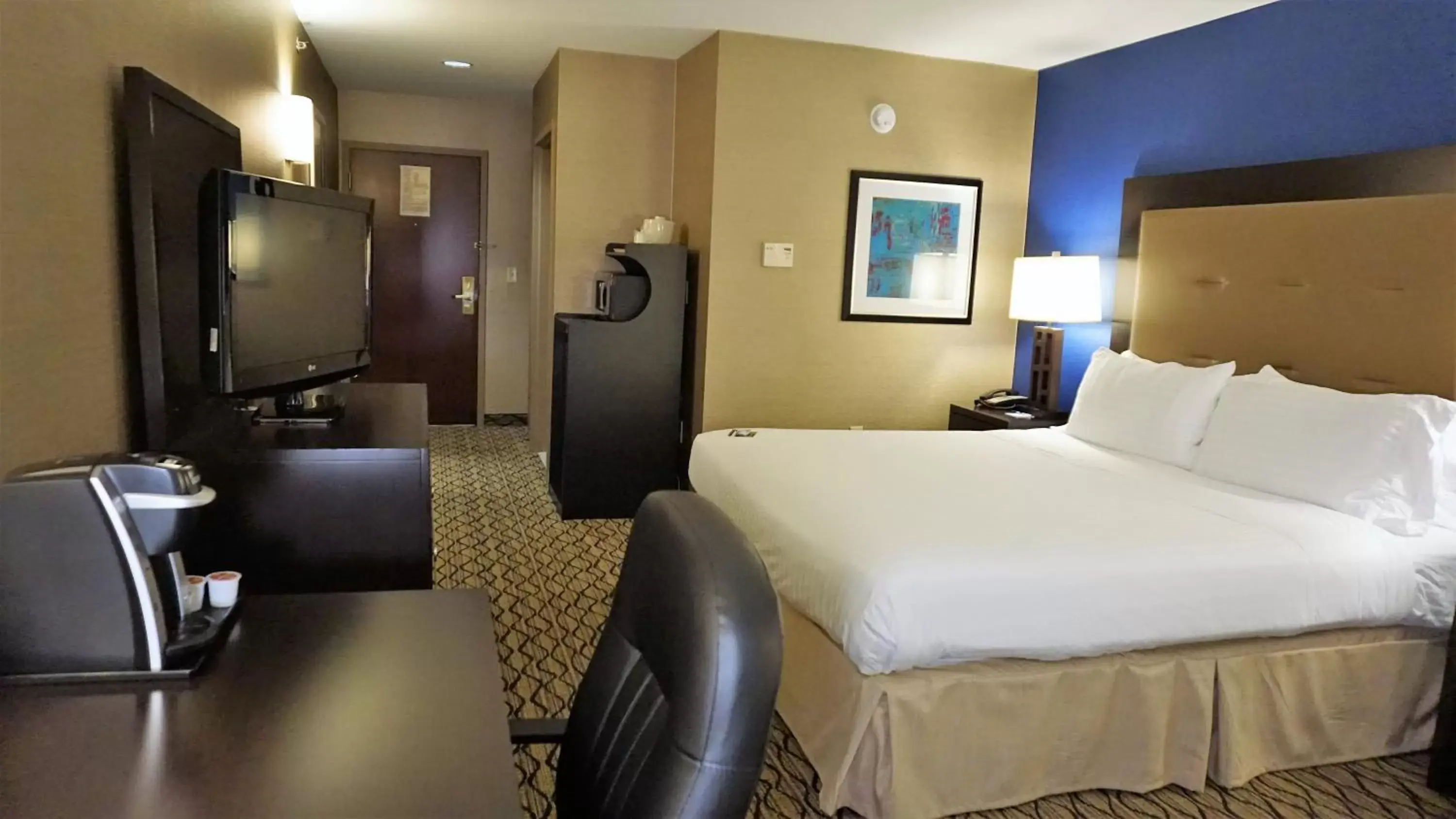King Room - Mobility Access/Roll in Shower - Non-Smoking in Holiday Inn Express & Suites Gibson, an IHG Hotel King Room - Mobility Access/Roll in Shower - Non-Smoking in Holiday Inn Express & Suites Gibson, an IHG Hotel