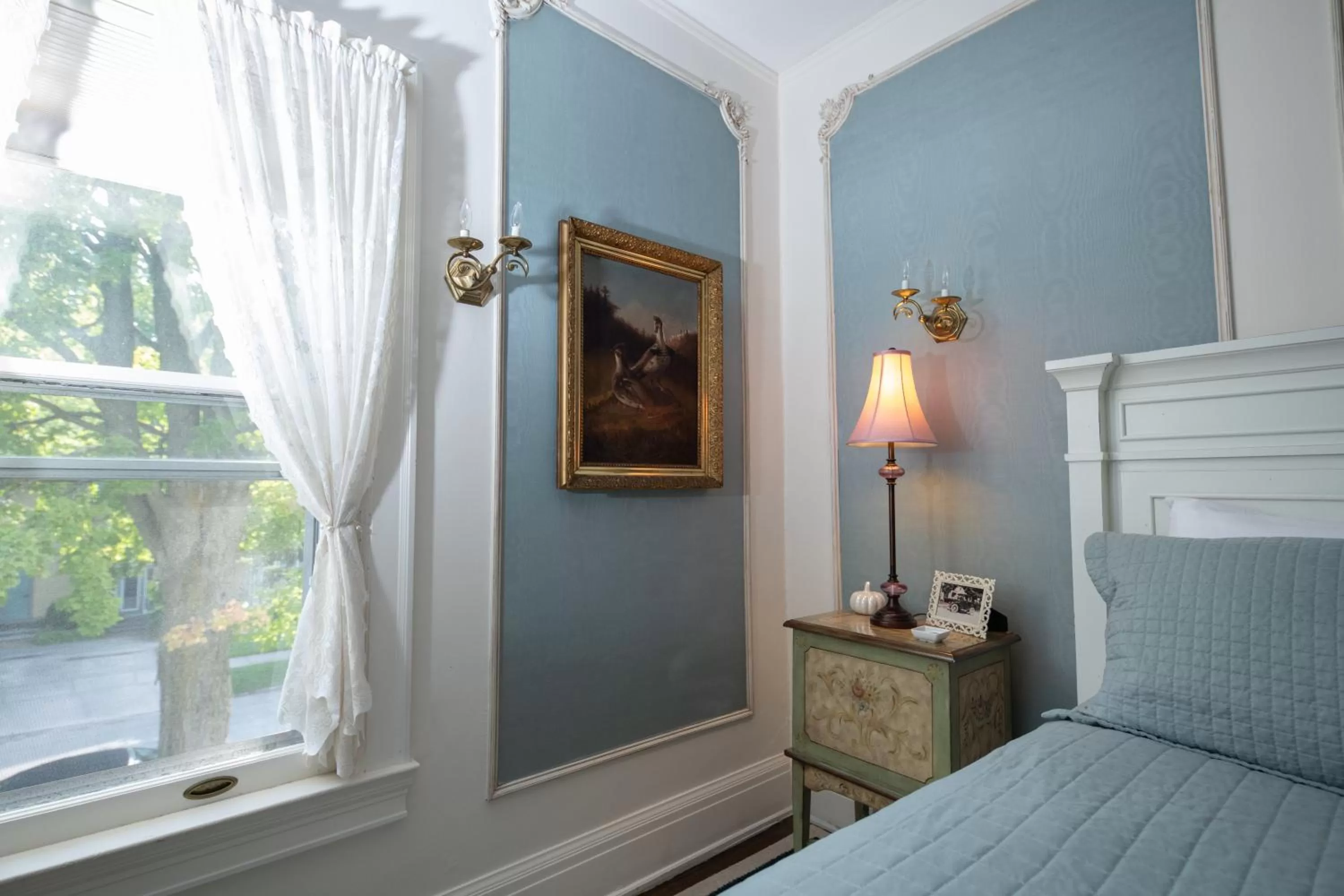Bedroom, Bed in Cartier Mansion