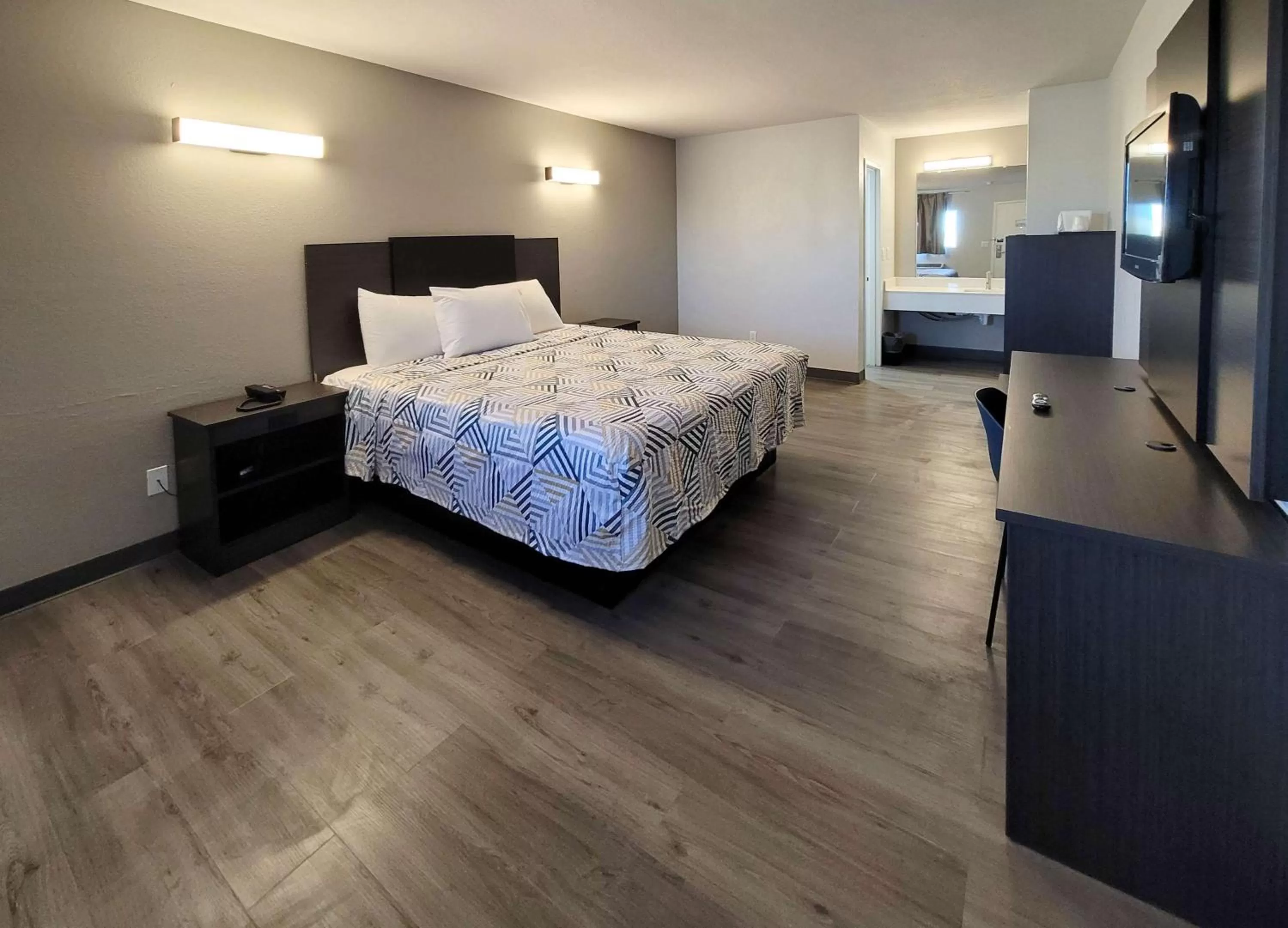 Bedroom, Bed in Motel 6 Wichita KS South I35