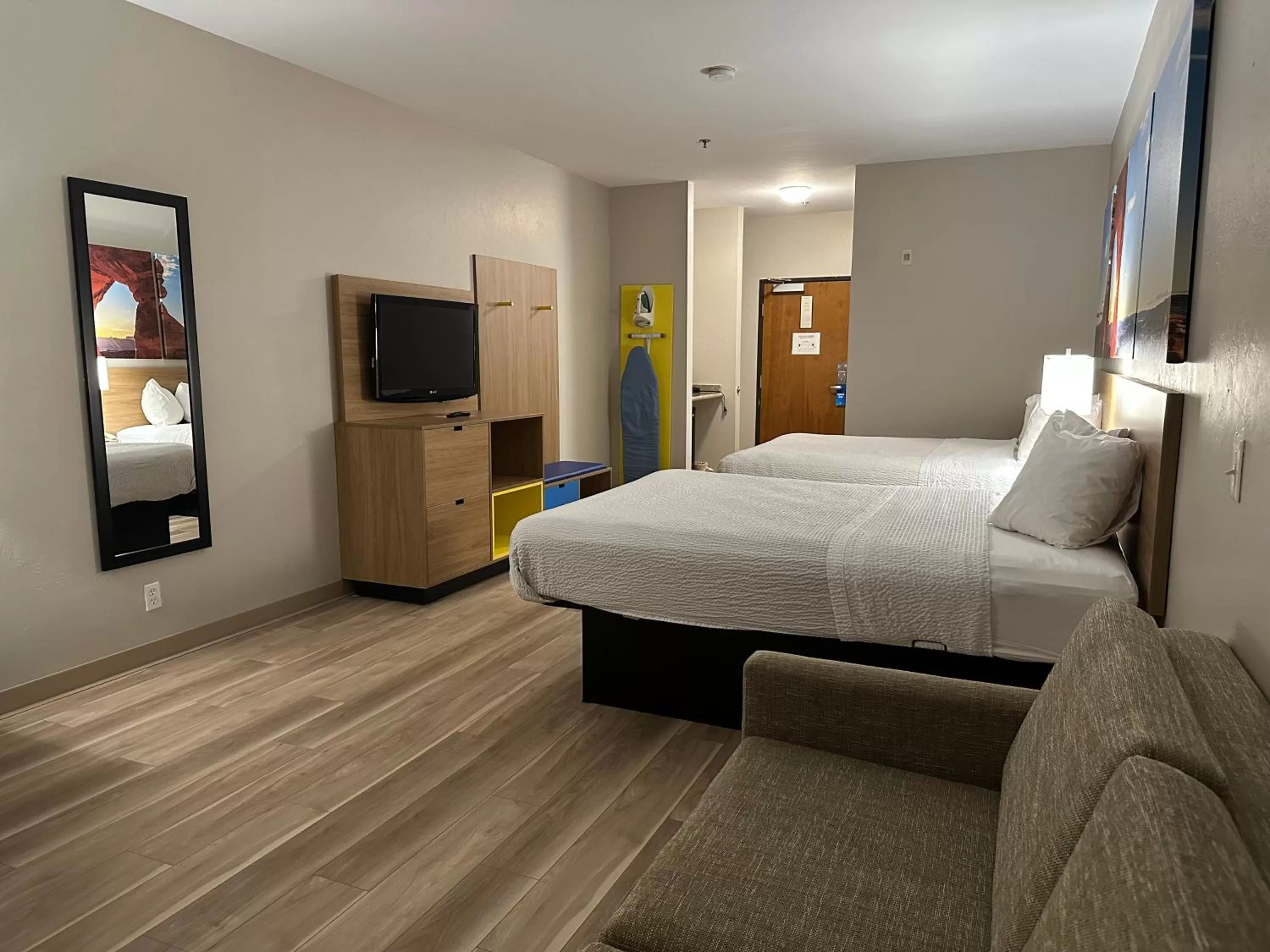 Photo of the whole room, Bed in Days Inn by Wyndham Oklahoma City