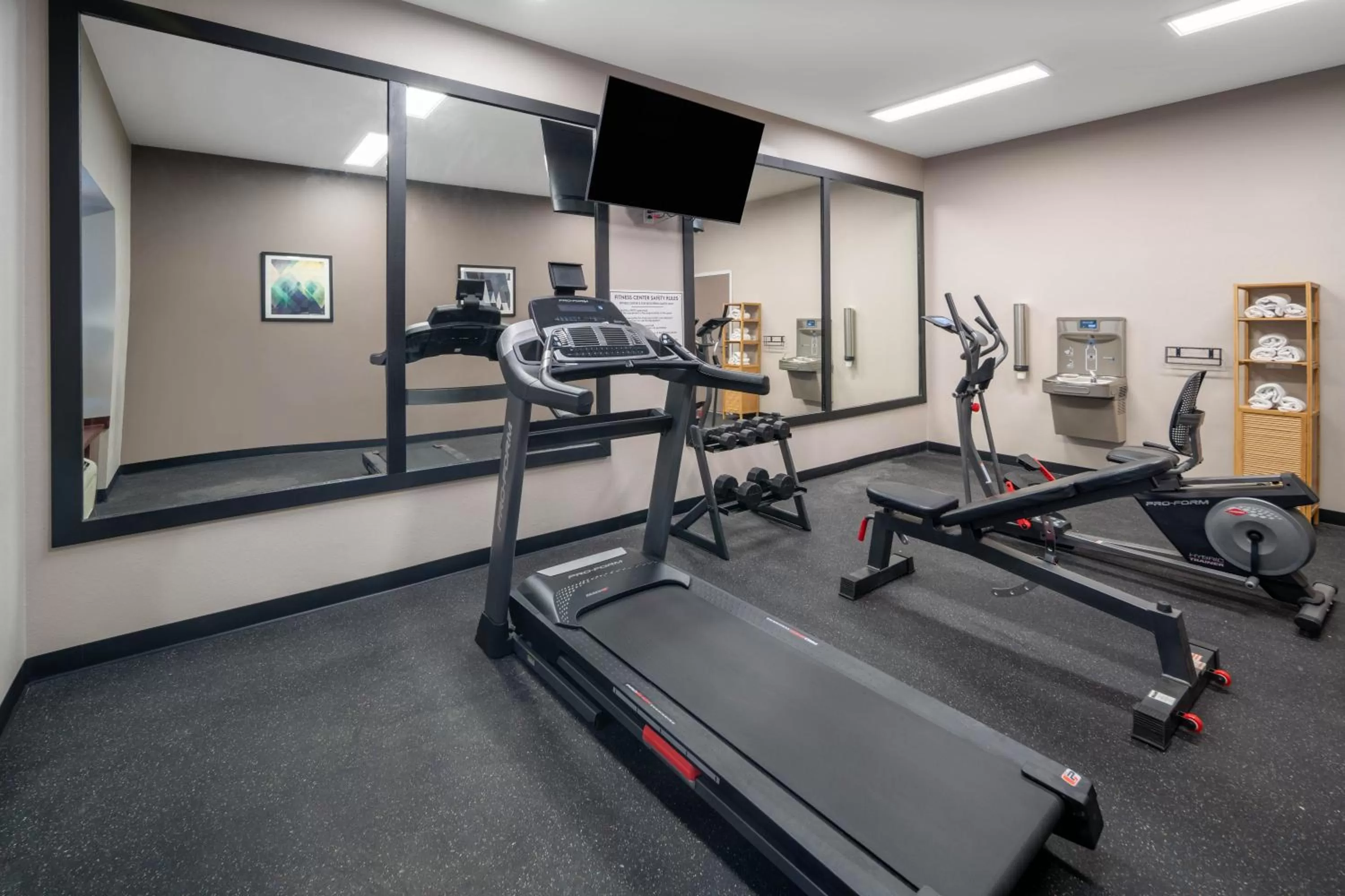 Fitness centre/facilities in Microtel Inn & Suites by Wyndham Tracy